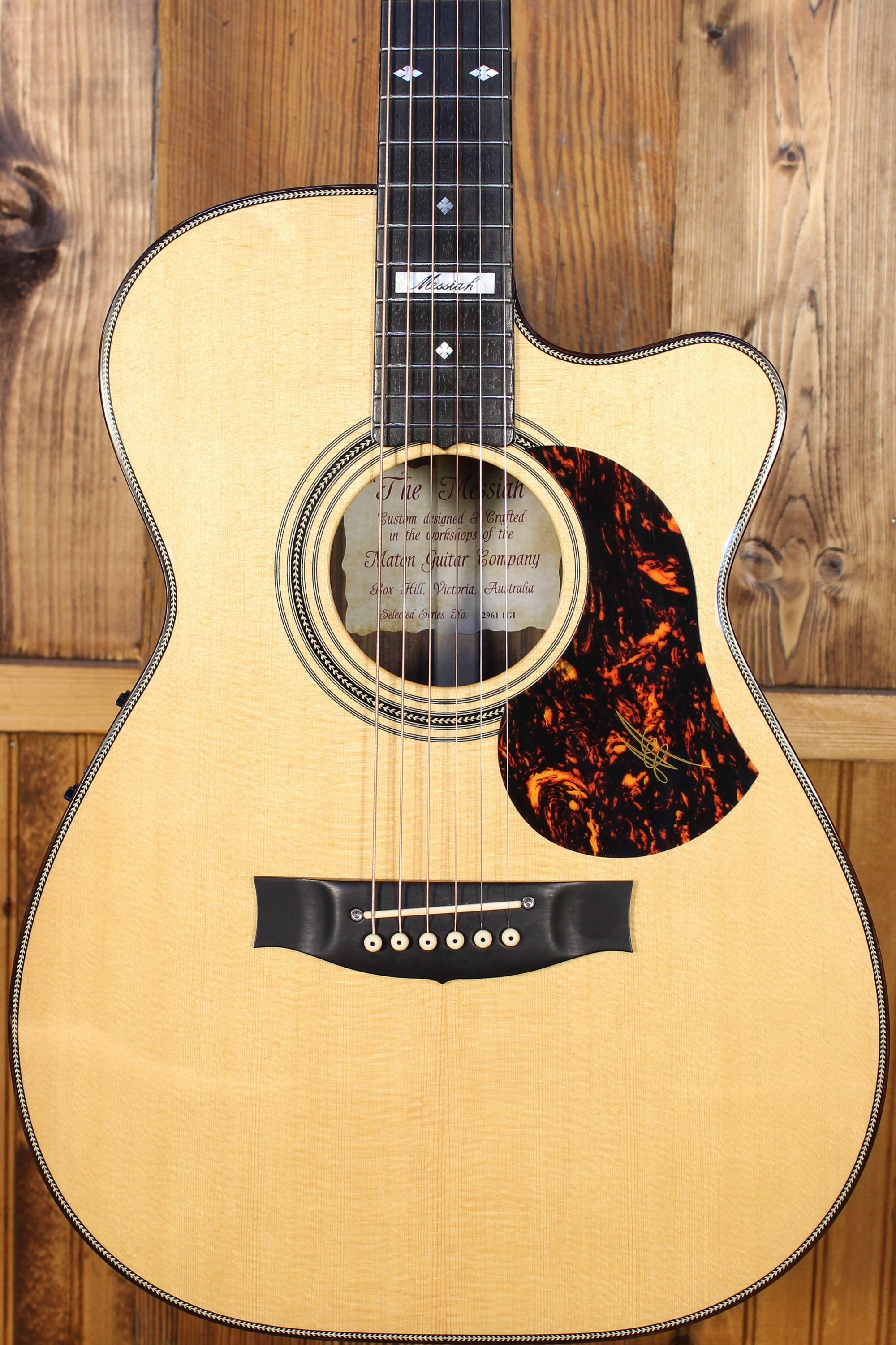 Maton EM100C 808 Messiah Series with Sitka & Rosewood w/ Cutaway Pre-Owned 2017 ID-13729 - Artisan Guitars