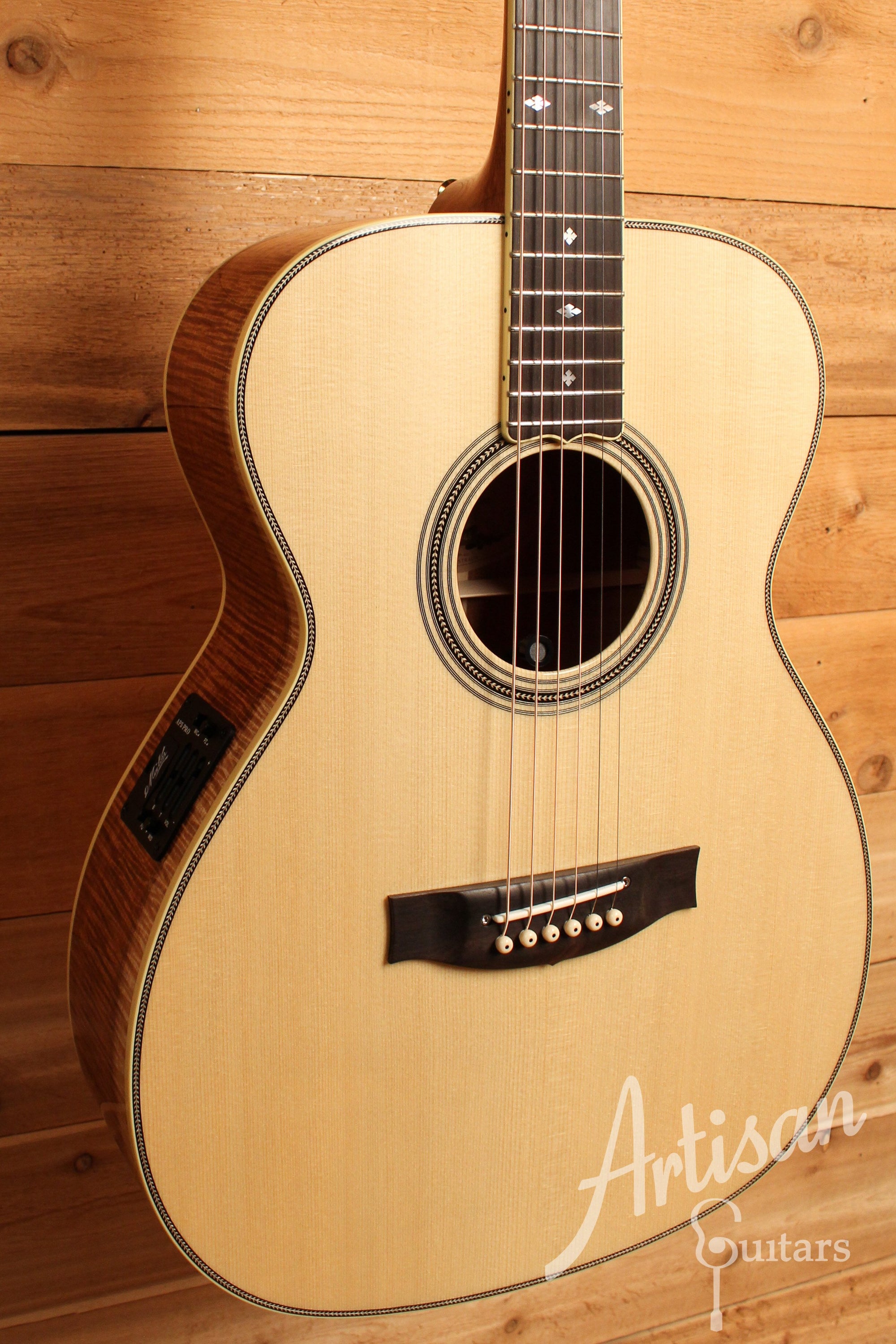 Maton Custom Shop Classic Blackwood Special Guitar with European Spruce & Figured Blackwood  ID-12820 - Artisan Guitars