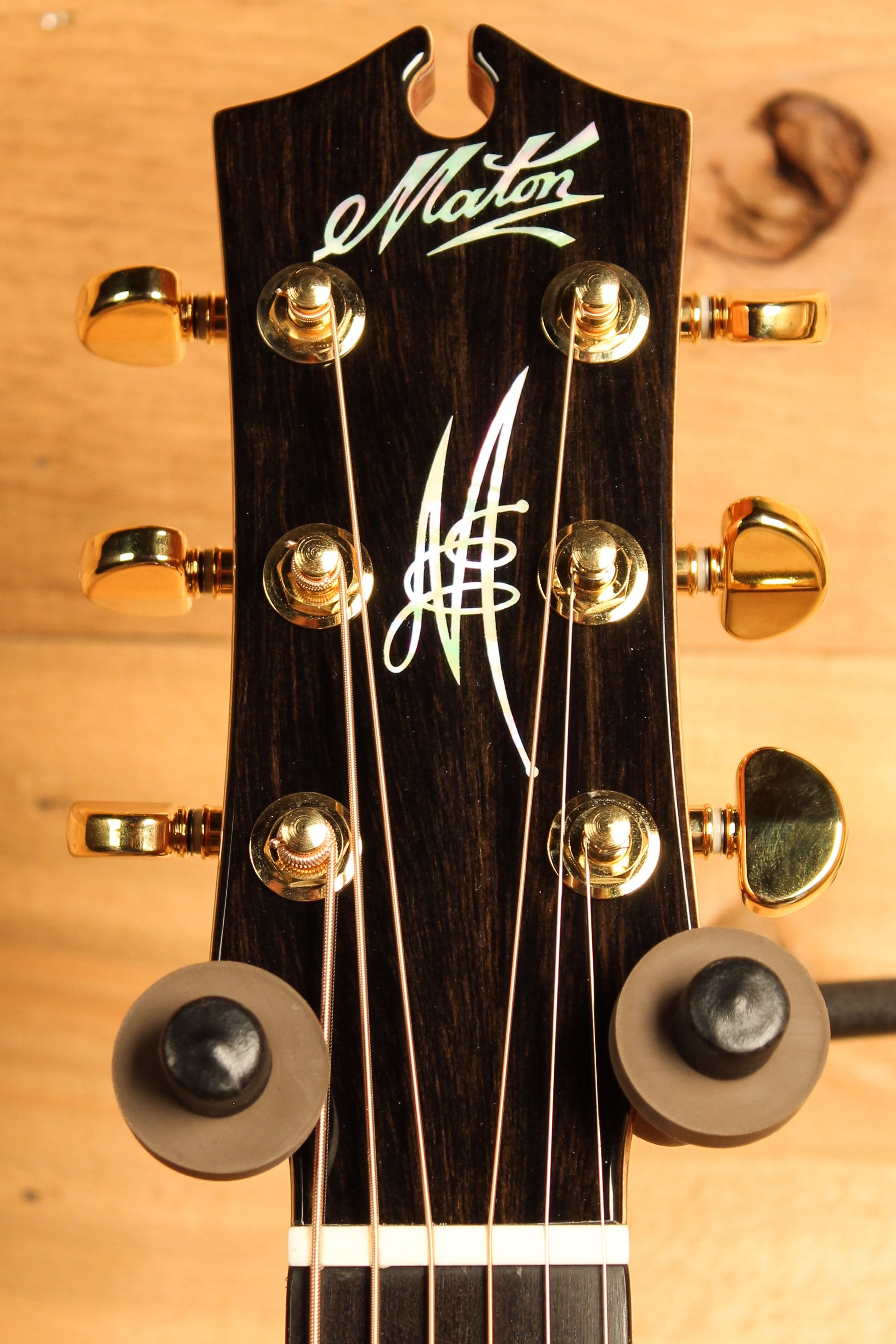 Maton EM100J Jumbo Messiah with Sitka and Indian Rosewood ID-13611 - Artisan Guitars