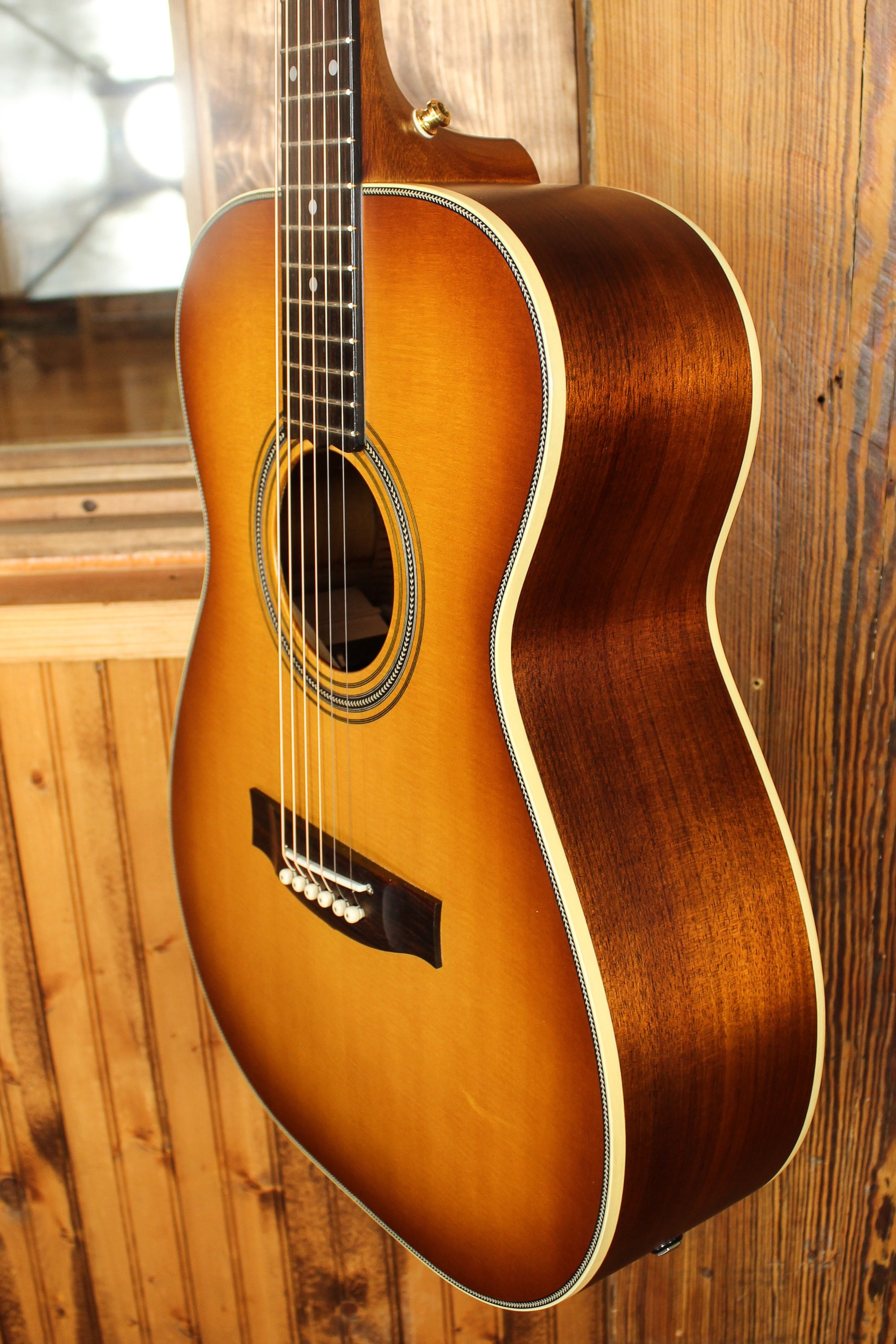 Maton EBG808 Nashville Series Sitka Spruce and Australian Blackwood Pre-Owned 2017 ID-13750 - Artisan Guitars