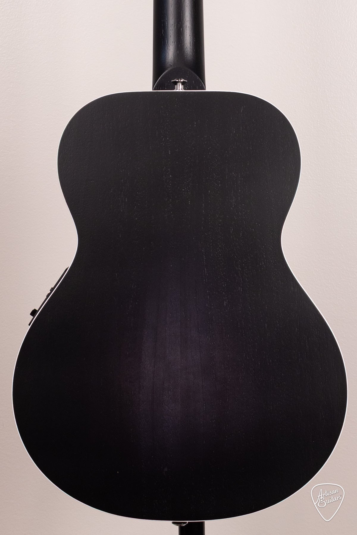 Maton Guitars Left-Handed Ghost Black EM6 Mini - 17255