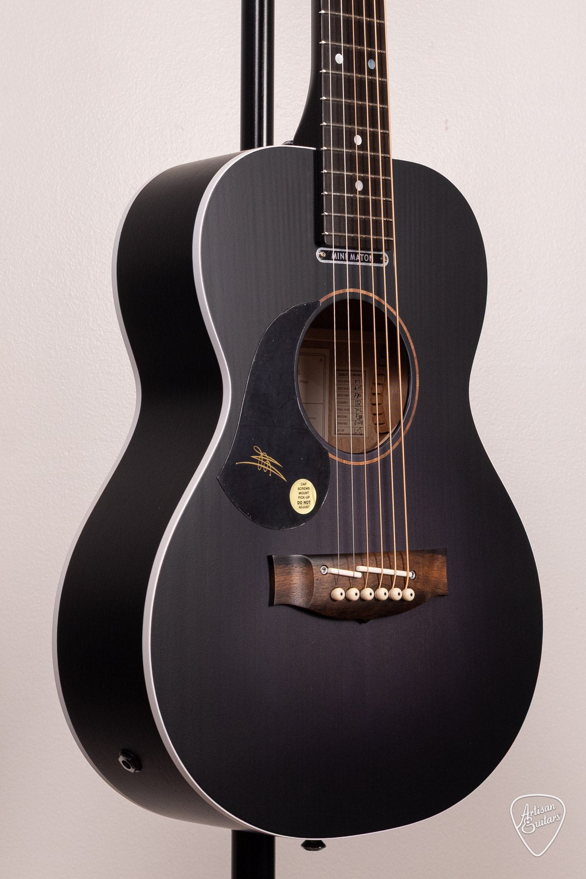 Maton Guitars Left-Handed Ghost Black EM6 Mini - 17255