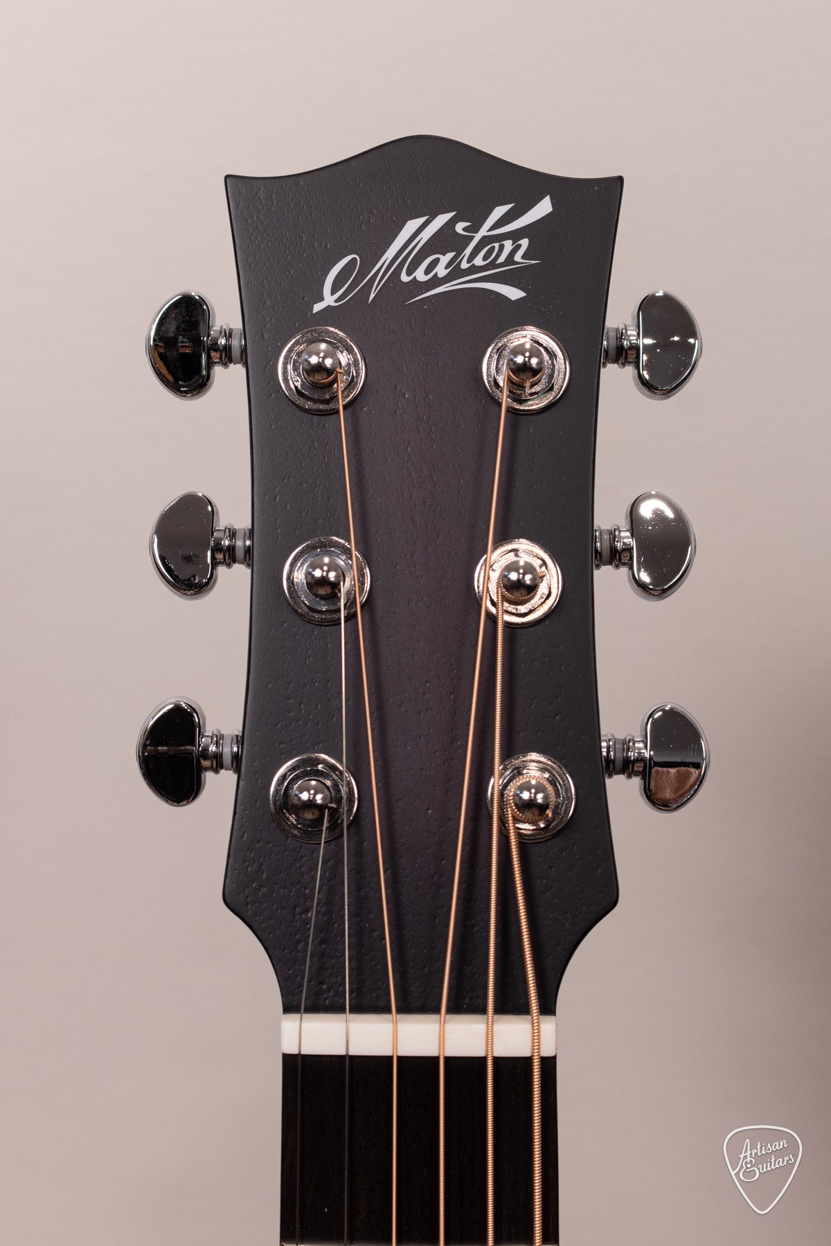 Maton Guitars Left-Handed Ghost Black EM6 Mini - 17255