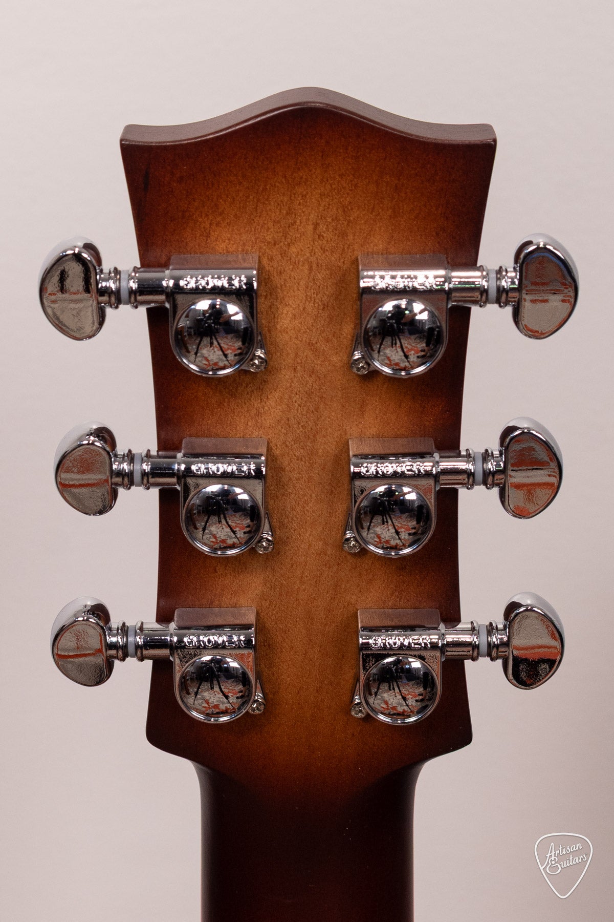 Maton Guitars Custom Two-Tone Halo Burst EM6 Mini - 17176