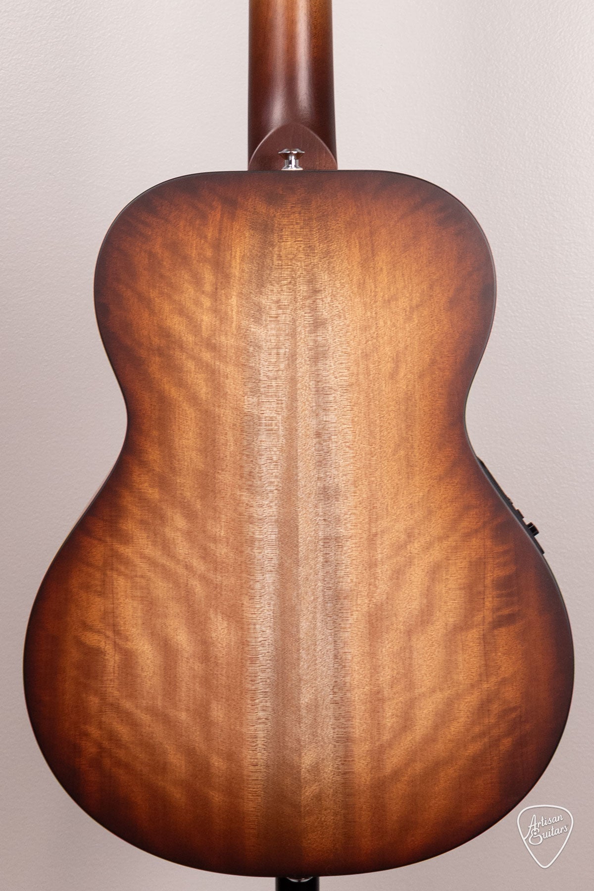 Maton Guitars Custom Two-Tone Halo Burst EM6 Mini - 17176
