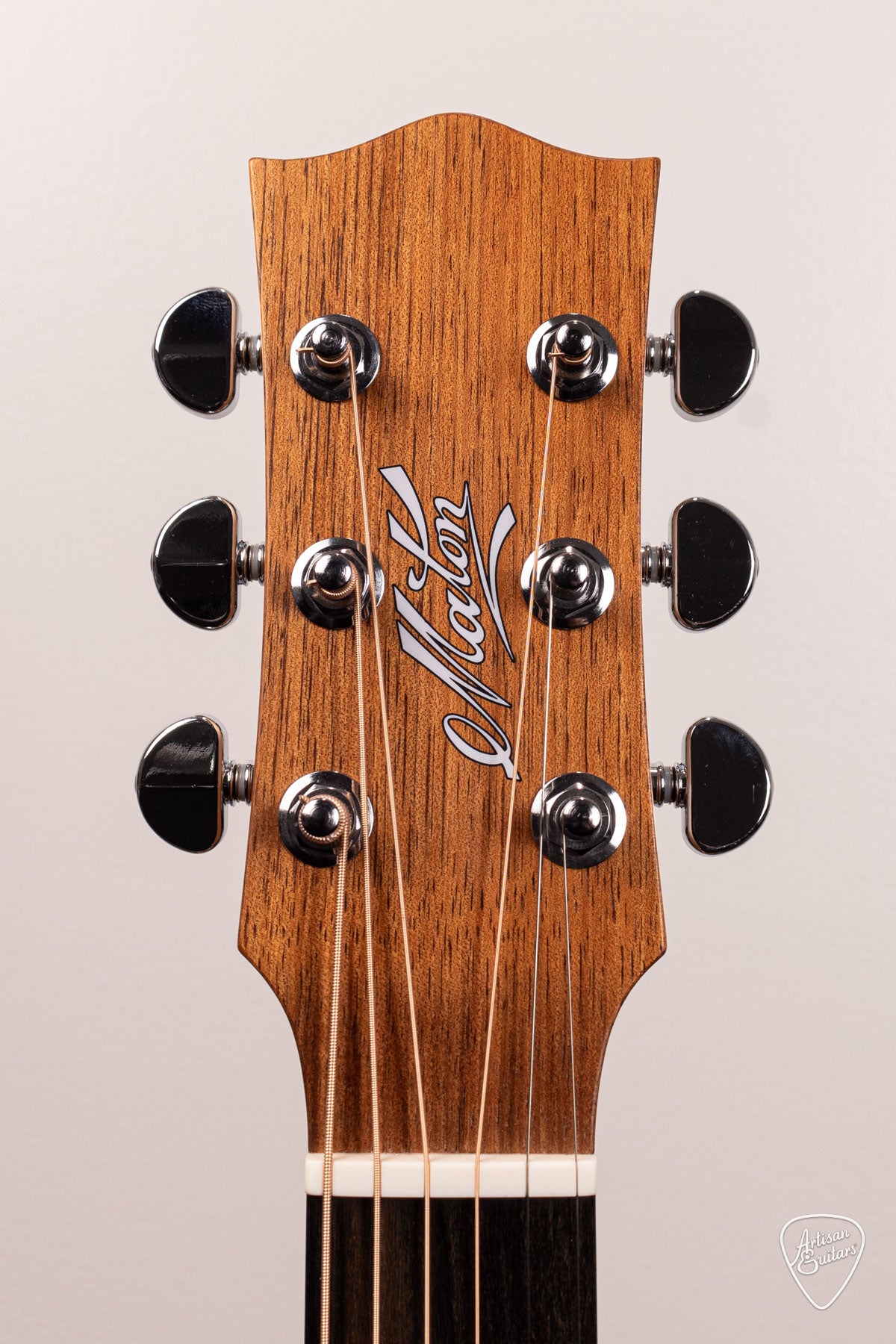 Maton Guitars Solid Road Series SRS-60C Dreadnought - 16618