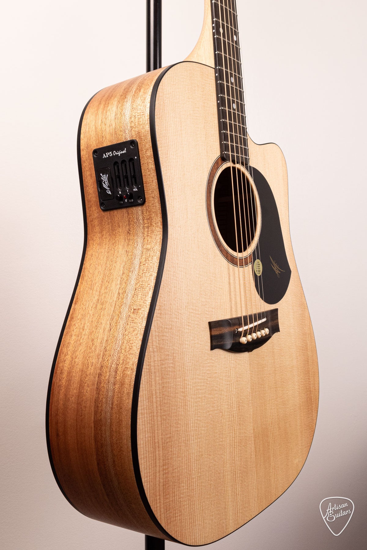 Maton Guitars Solid Road Series SRS-60C Dreadnought - 16618