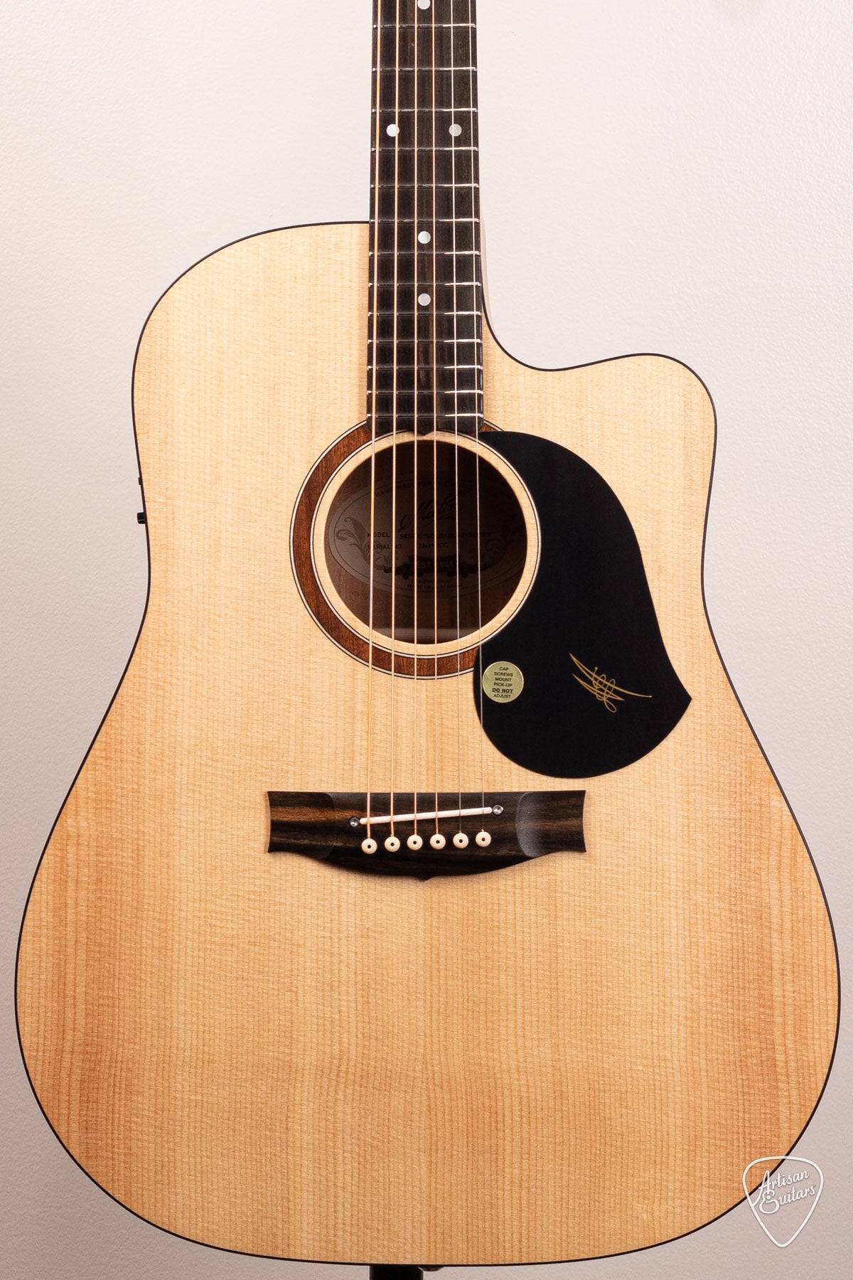 Maton Guitars Solid Road Series SRS-60C Dreadnought - 16618