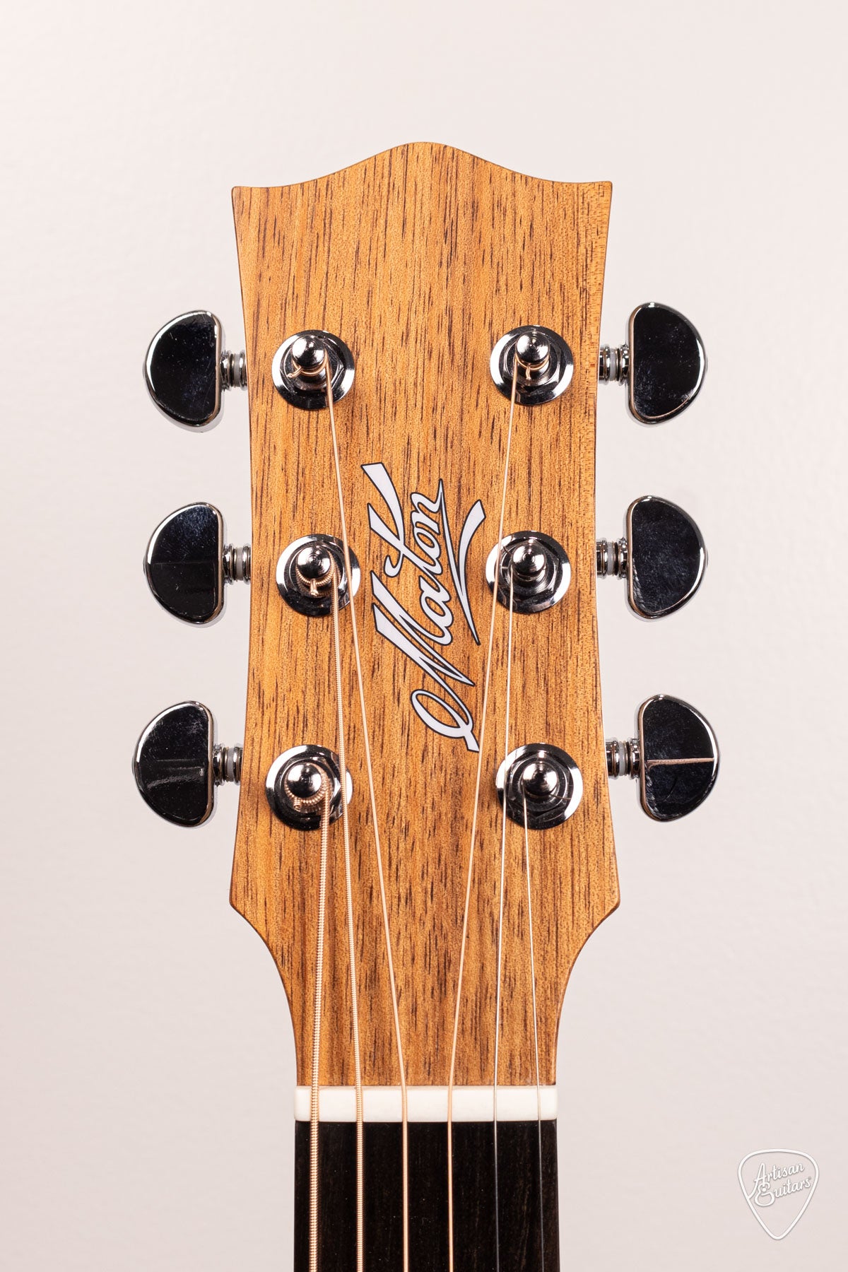 Maton Guitars Solid Road Series SRS-70C Dreadnought - 16619