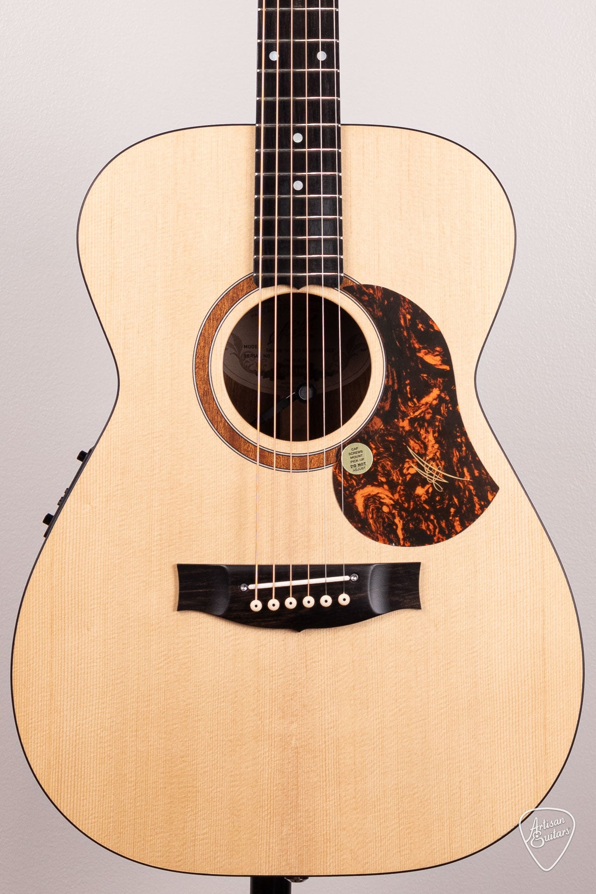 Maton Guitars Solid Road Series SRS-808 - 16641