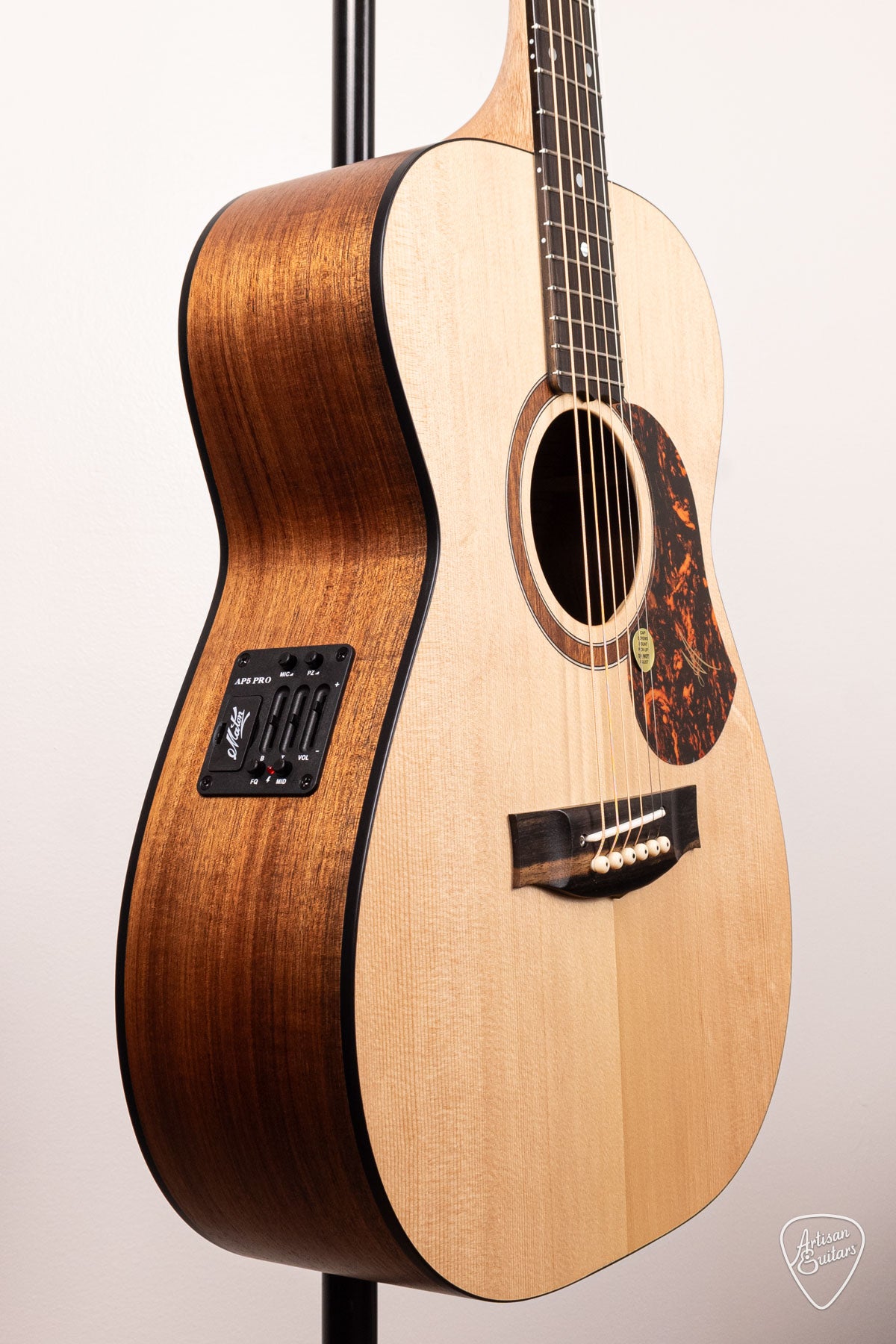 Maton Guitars Solid Road Series SRS-808 - 16741