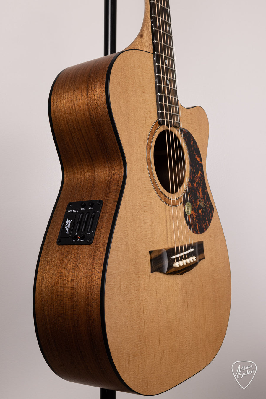 Maton Guitars Solid Road Series SRS-808C - 16535
