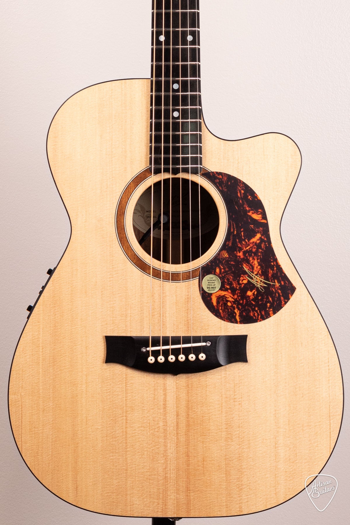 Maton Guitars Solid Road Series SRS-808C - 16622
