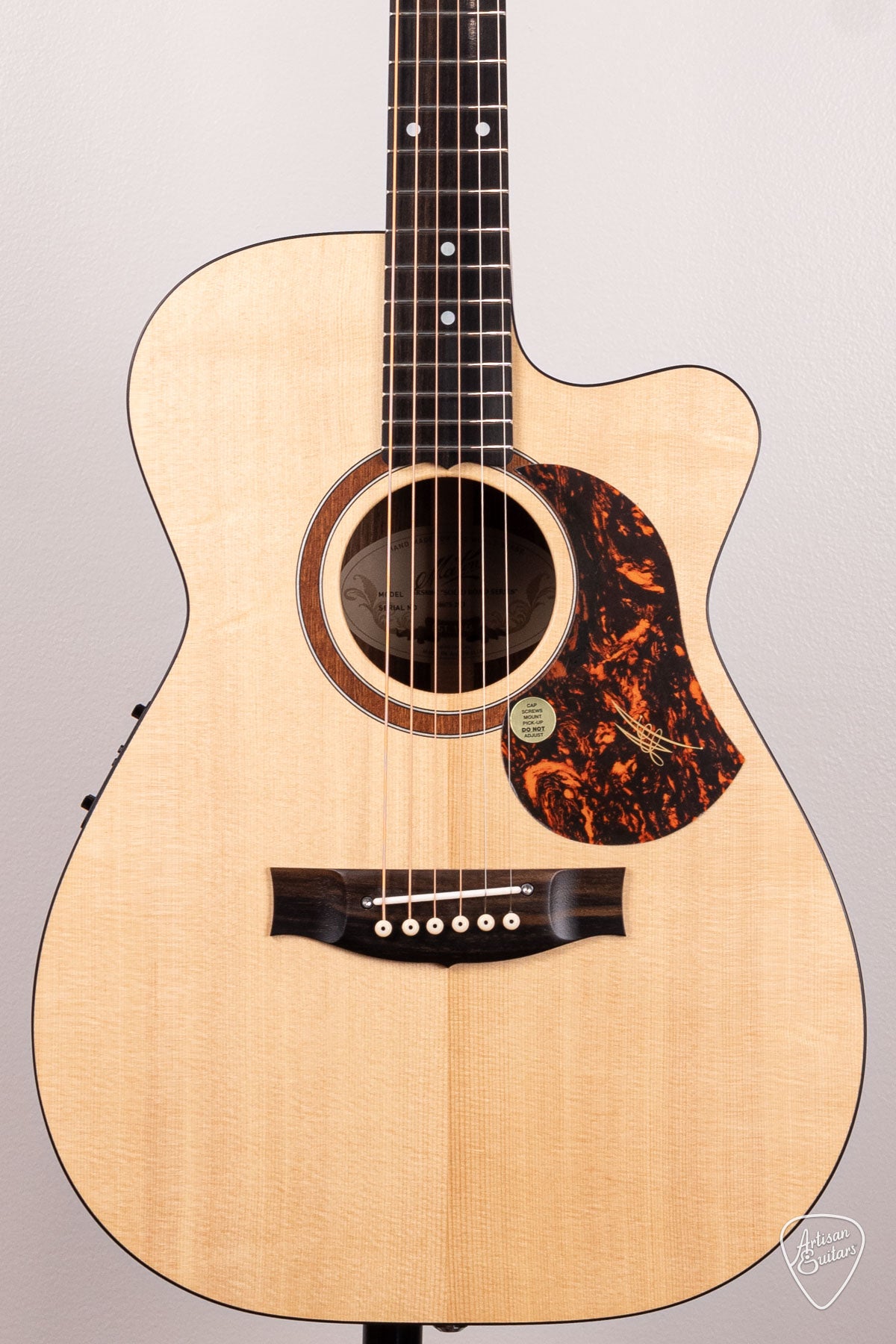 Maton Guitars Solid Road Series SRS-808C - 16643