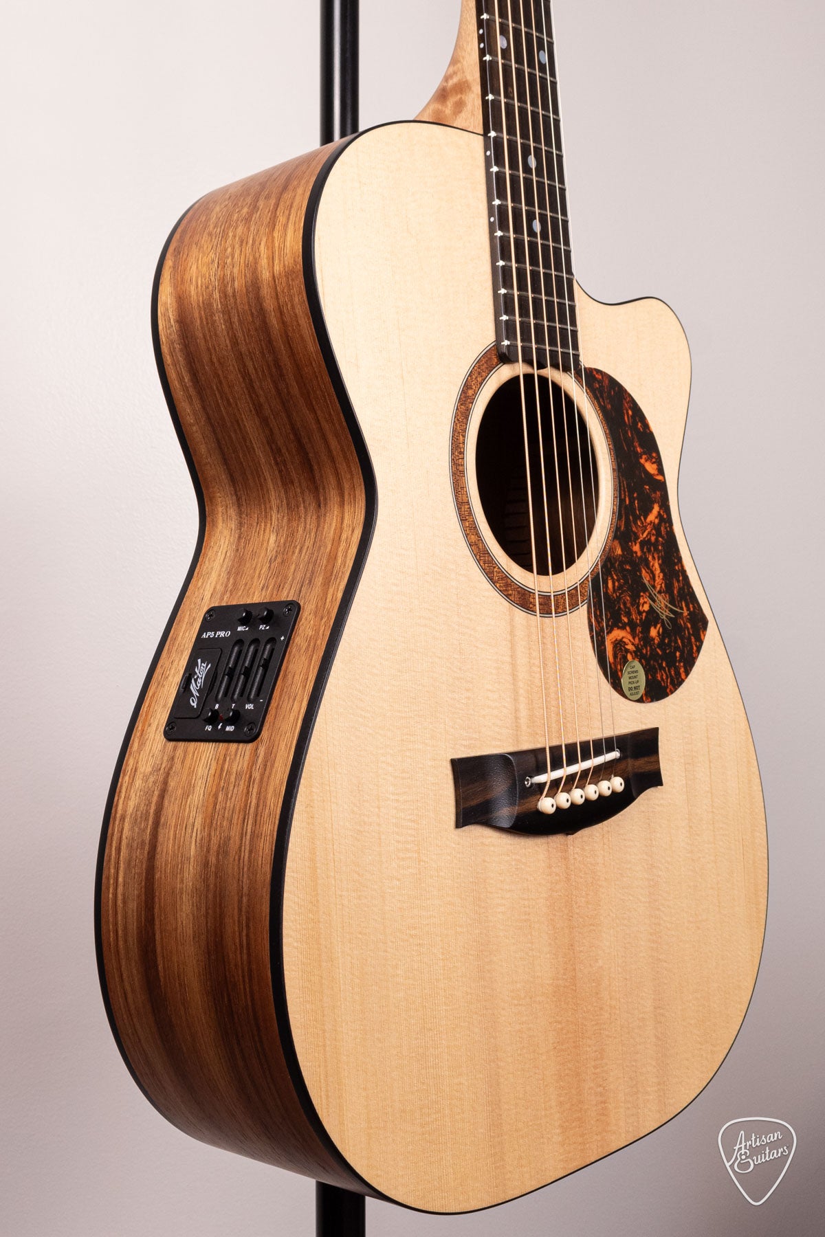 Maton Guitars Solid Road Series SRS-808C - 16718