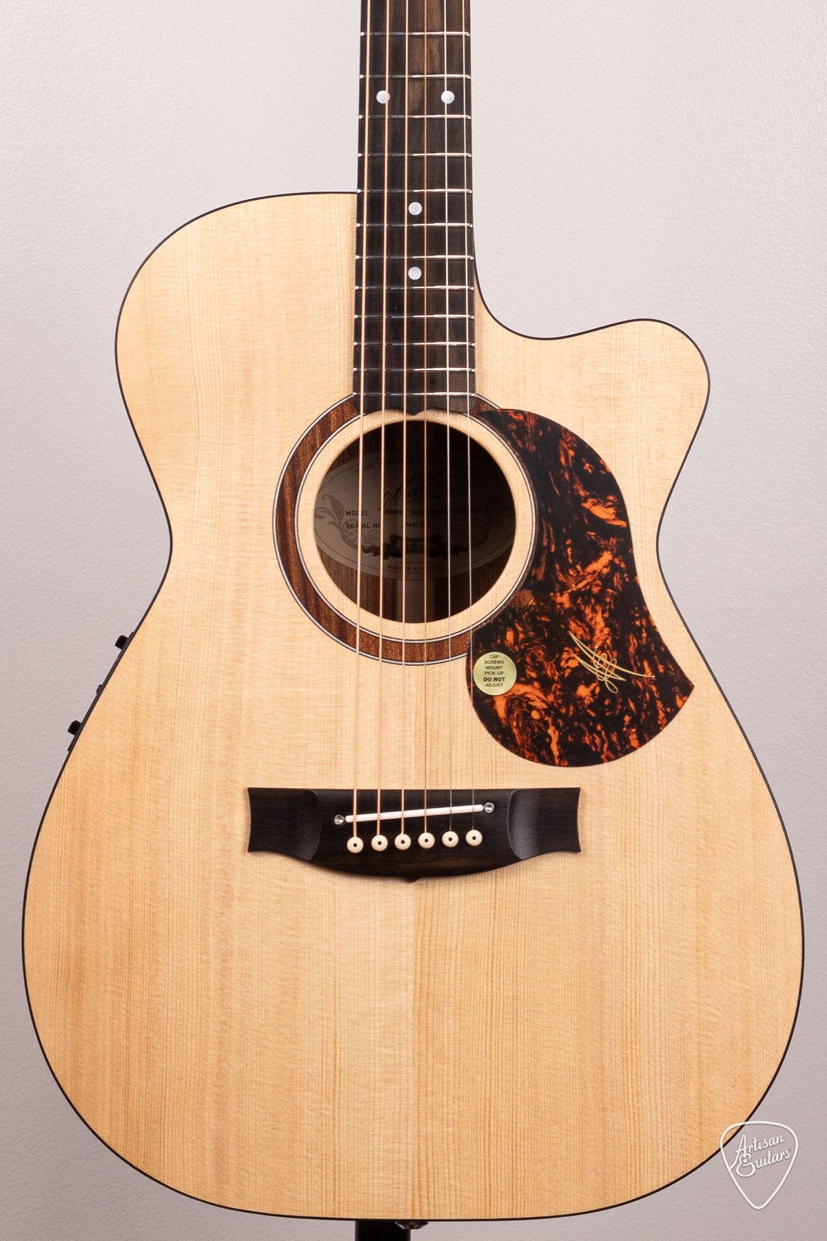 Maton Guitars Solid Road Series SRS-808C - 16719