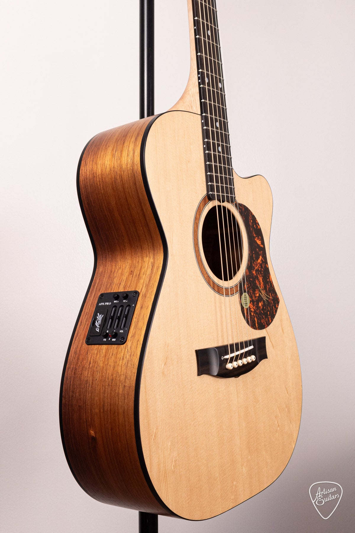 Maton Guitars Solid Road Series SRS-808C - 16659