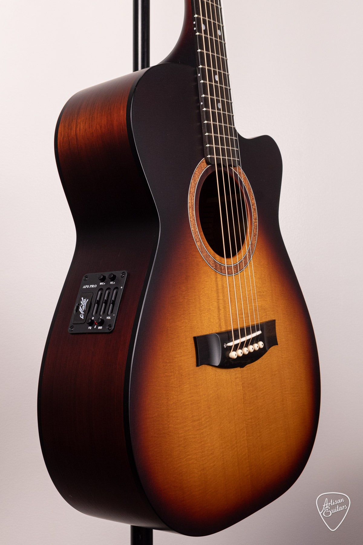 Maton Guitars Solid Road Series SRS-808C - 16658