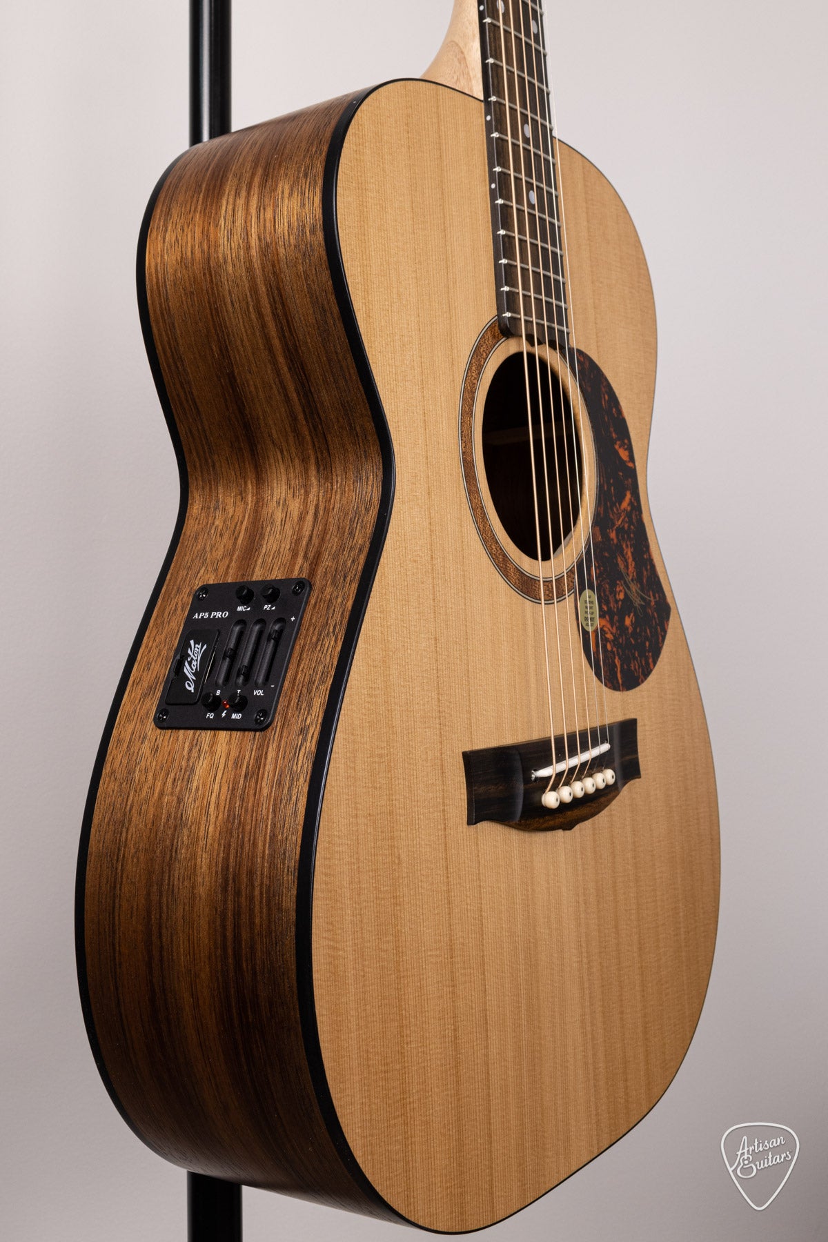 Maton Guitars Solid Road Series SRS-808 - 16518