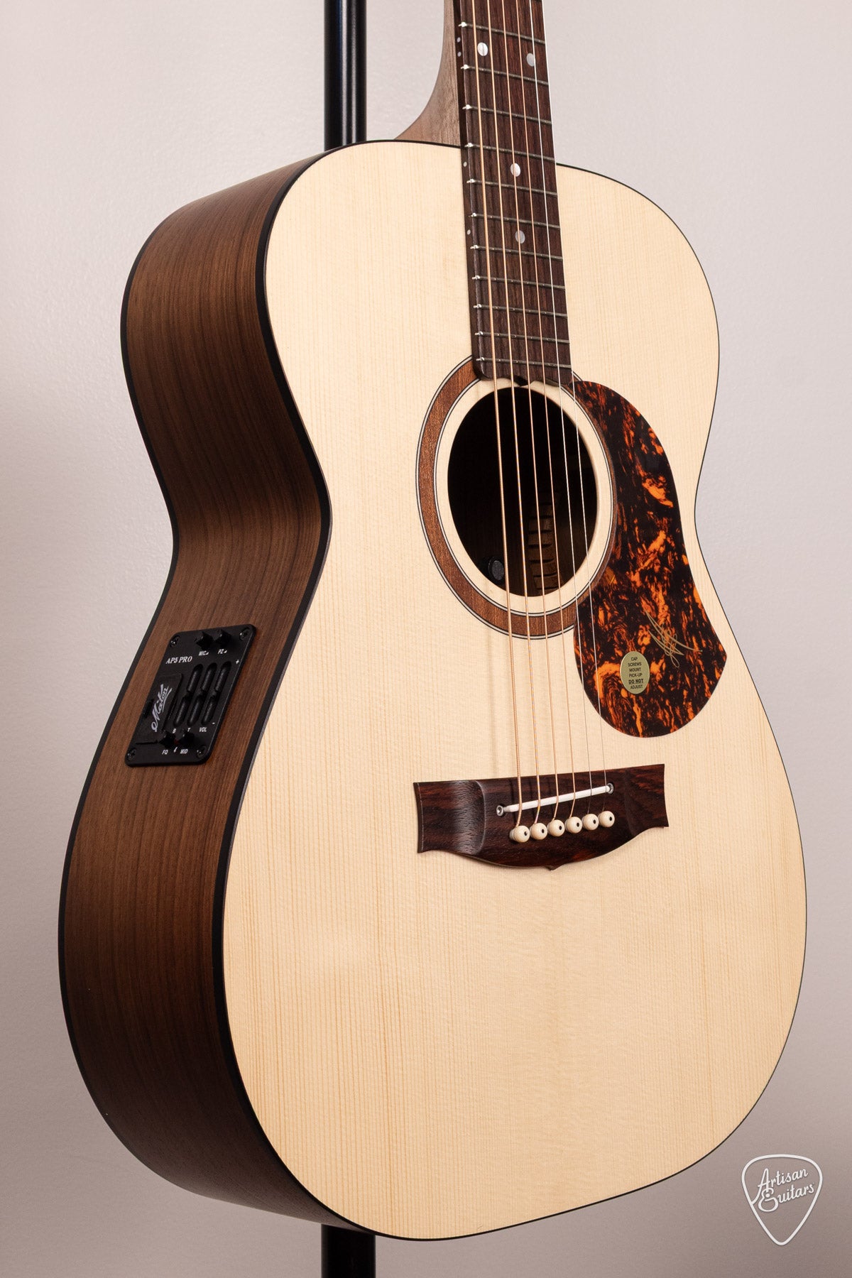 Maton Guitars Solid Road Series SRS-808 - 17192