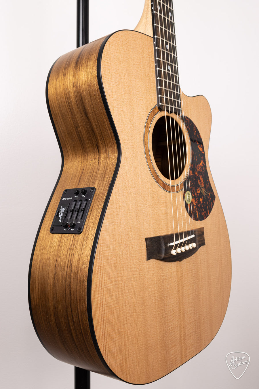 Maton Guitars Solid Road Series SRS-808C - 16520