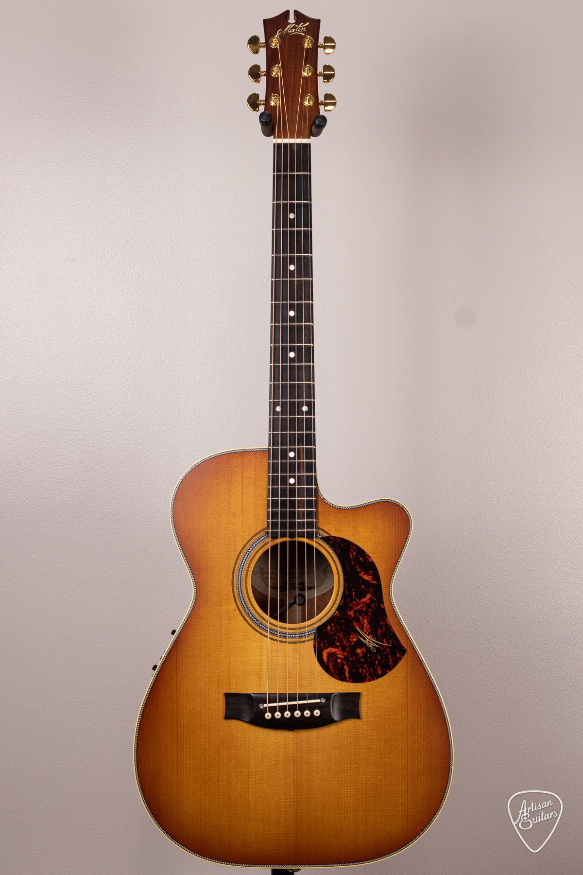 Maton Guitars Pre-Owned EBG-808C Nashville Cutaway - ID-16706