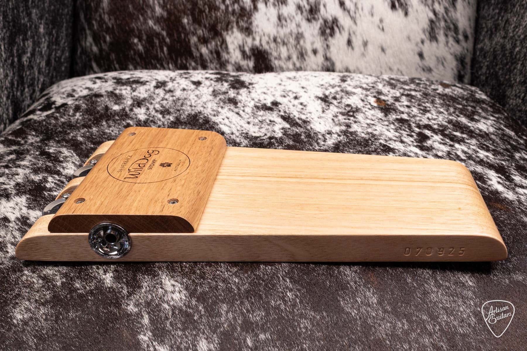 Wild Dog Silverback Stomp Box with Jingles - 070925