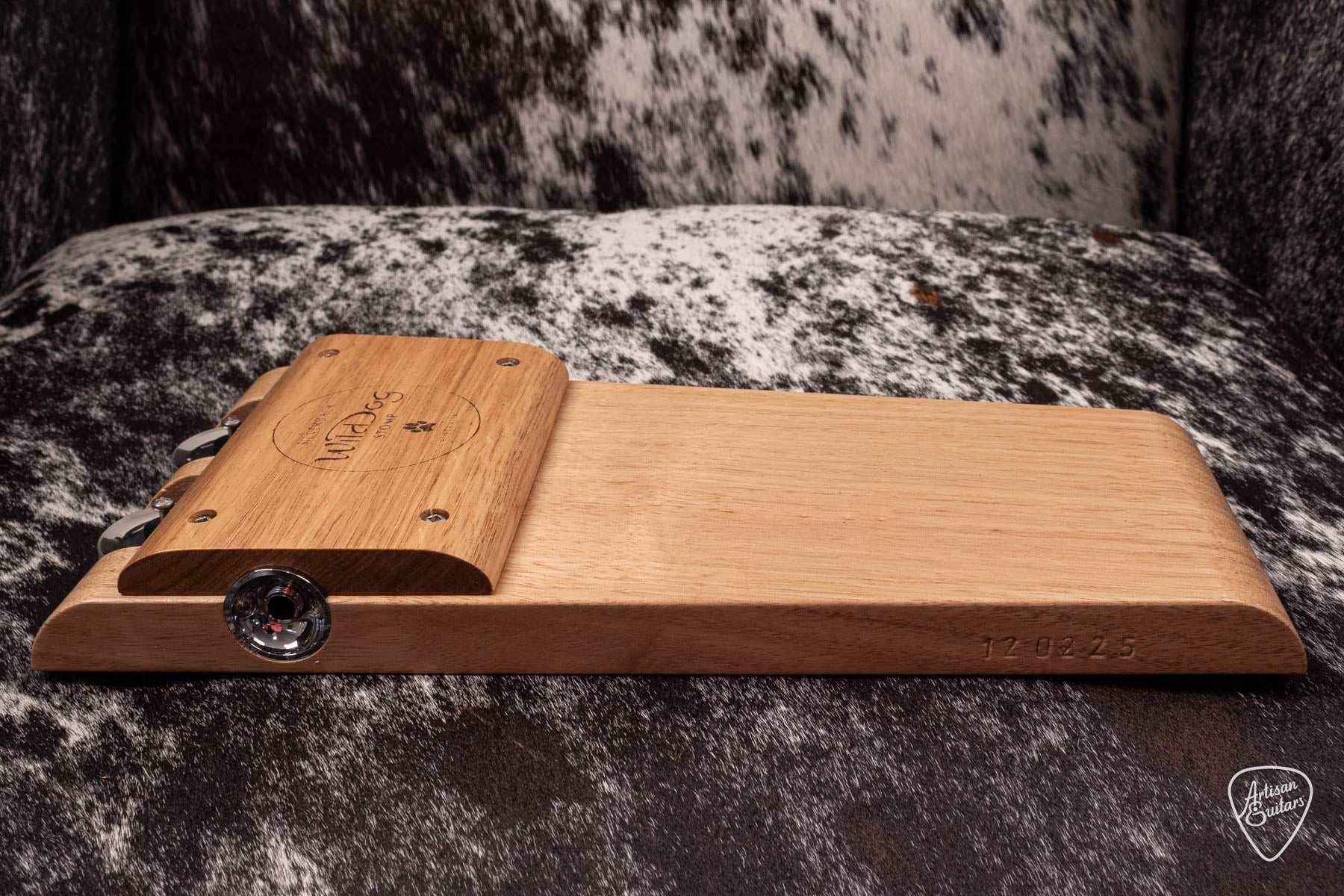 Wild Dog Silverback Stomp Box with Jingles - 120225