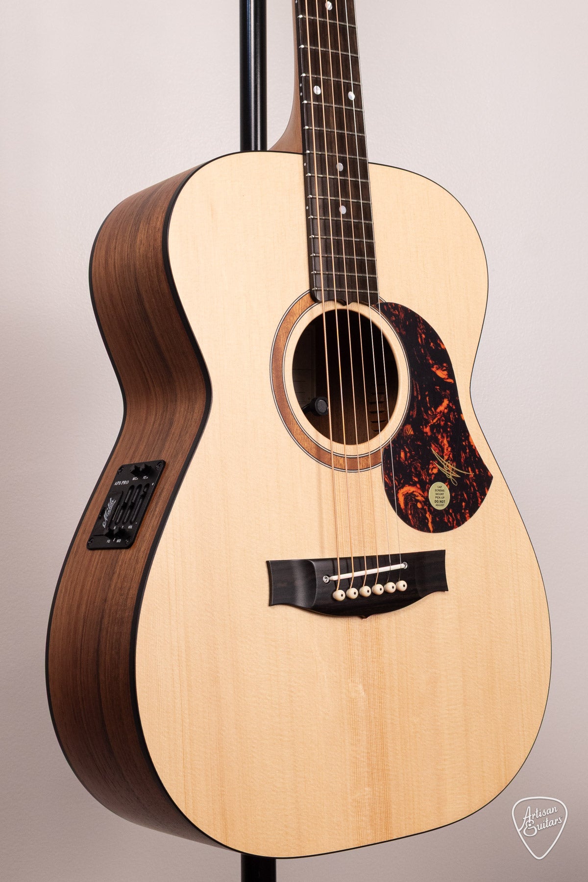 Maton Guitars Solid Road Series SRS-808 - 17189
