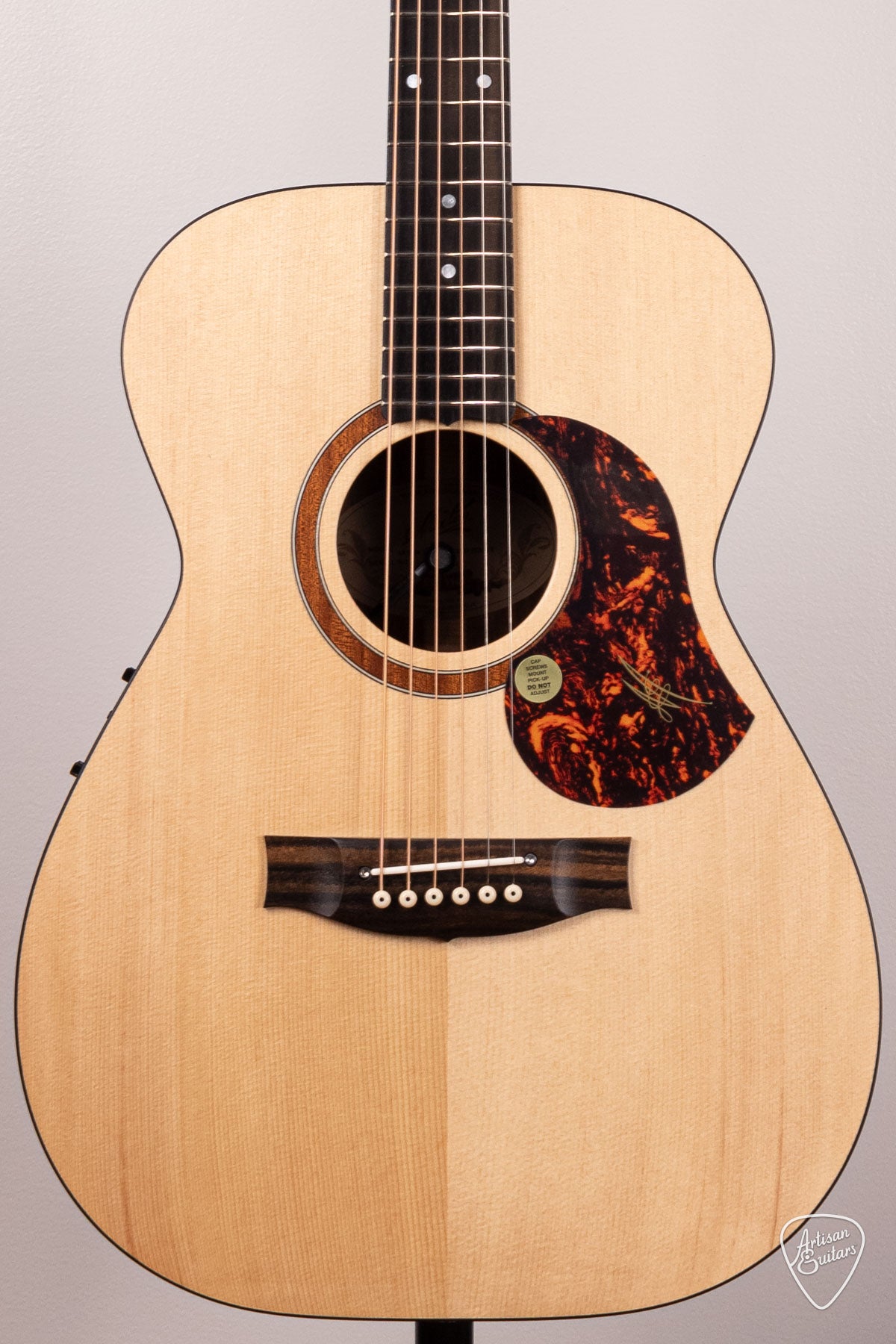 Maton Guitars Solid Road Series SRS-808 - 16874