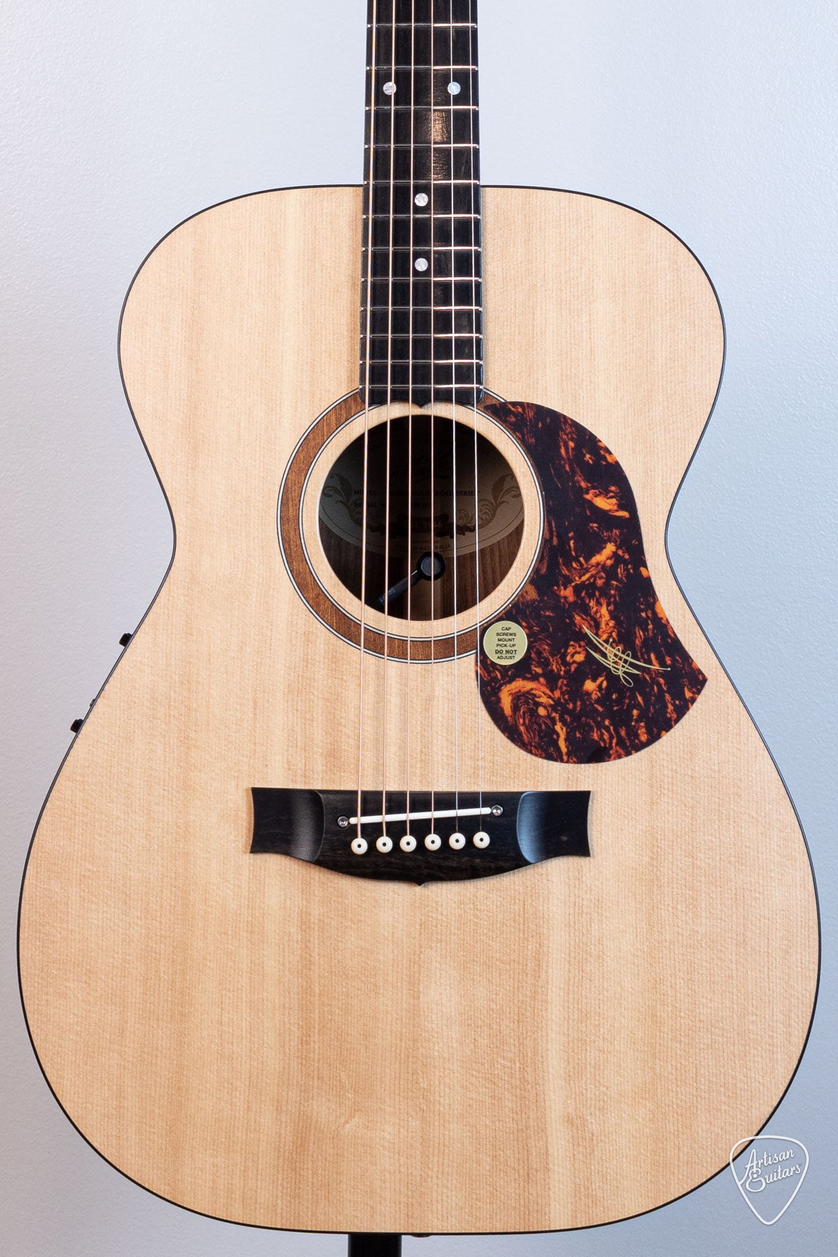 Maton Guitars Solid Road Series SRS-808 - 16939