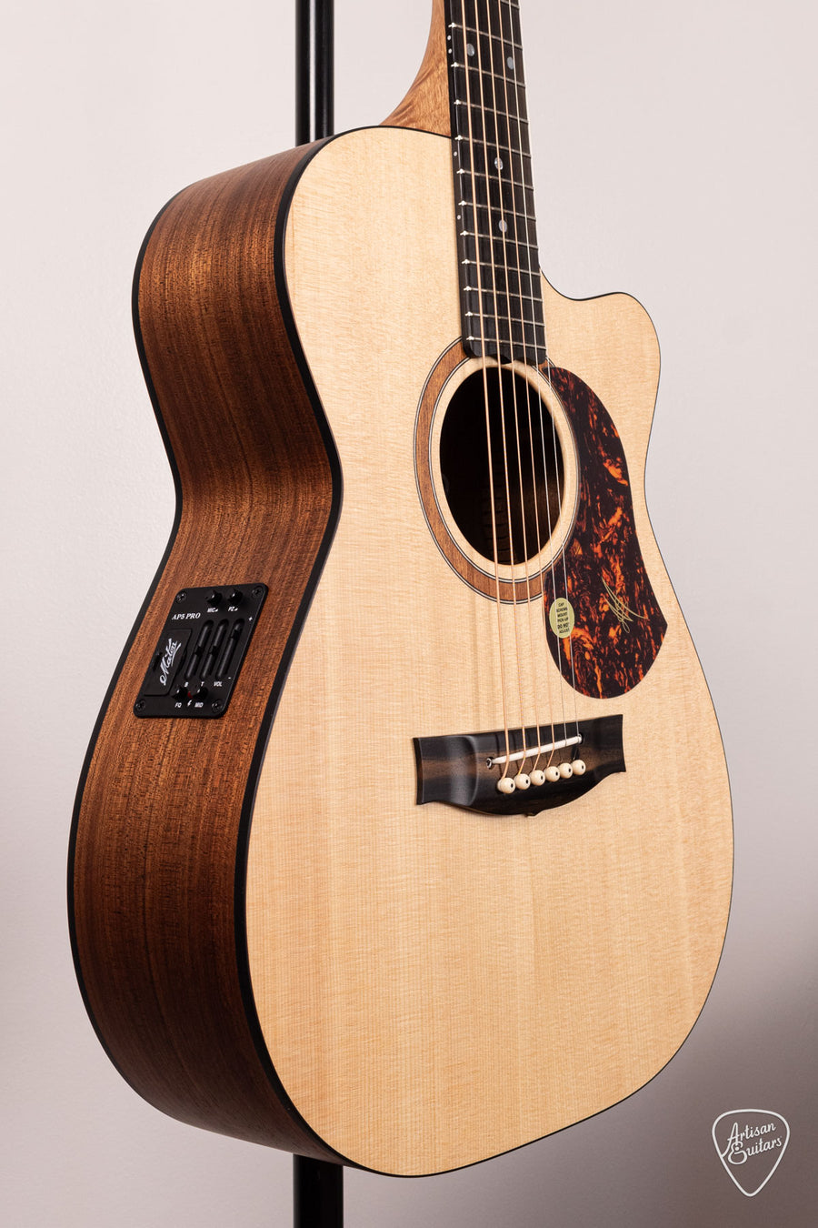 Maton Guitars Solid Road Series SRS-808C - 16875