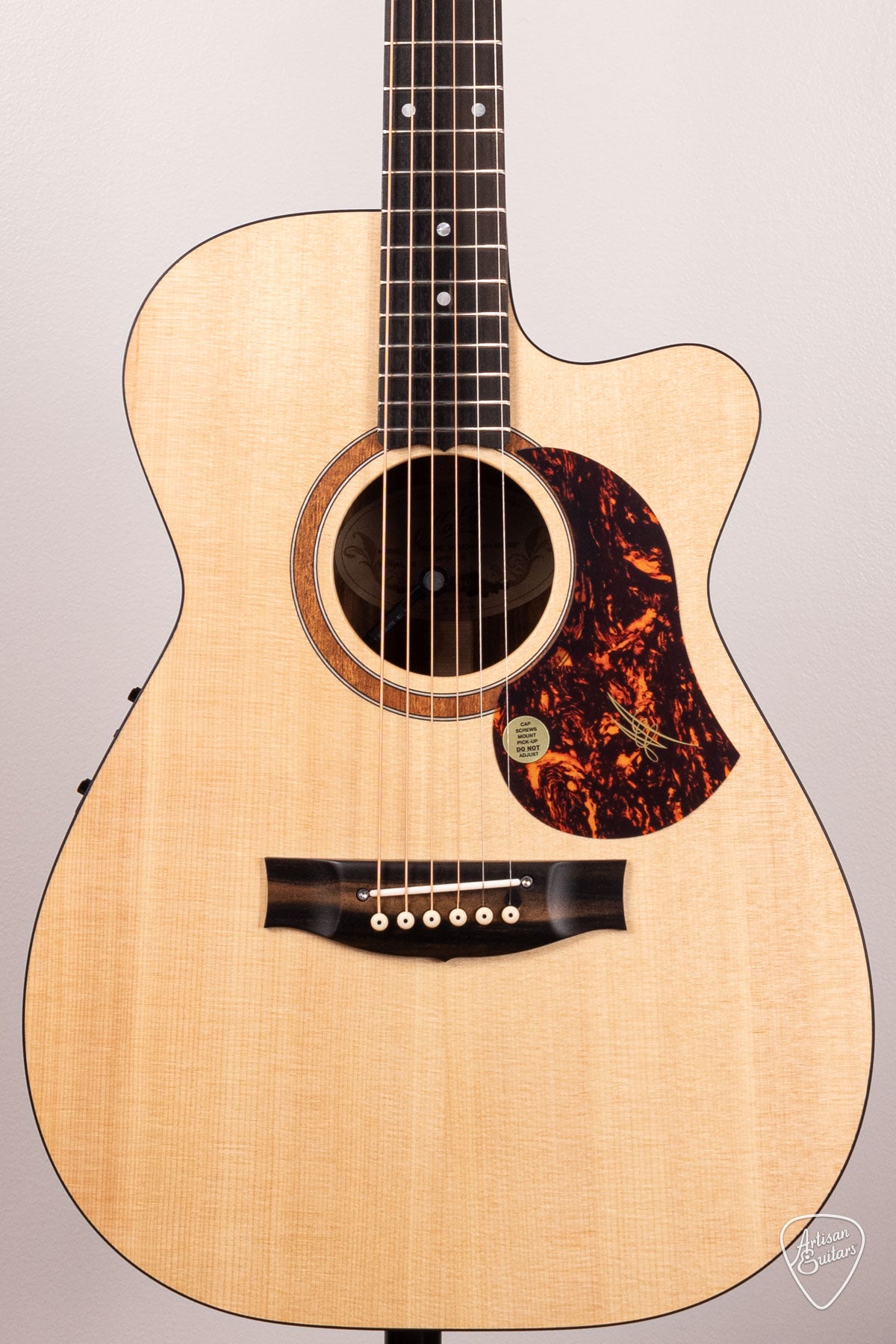 Maton Guitars Solid Road Series SRS-808C - 16875