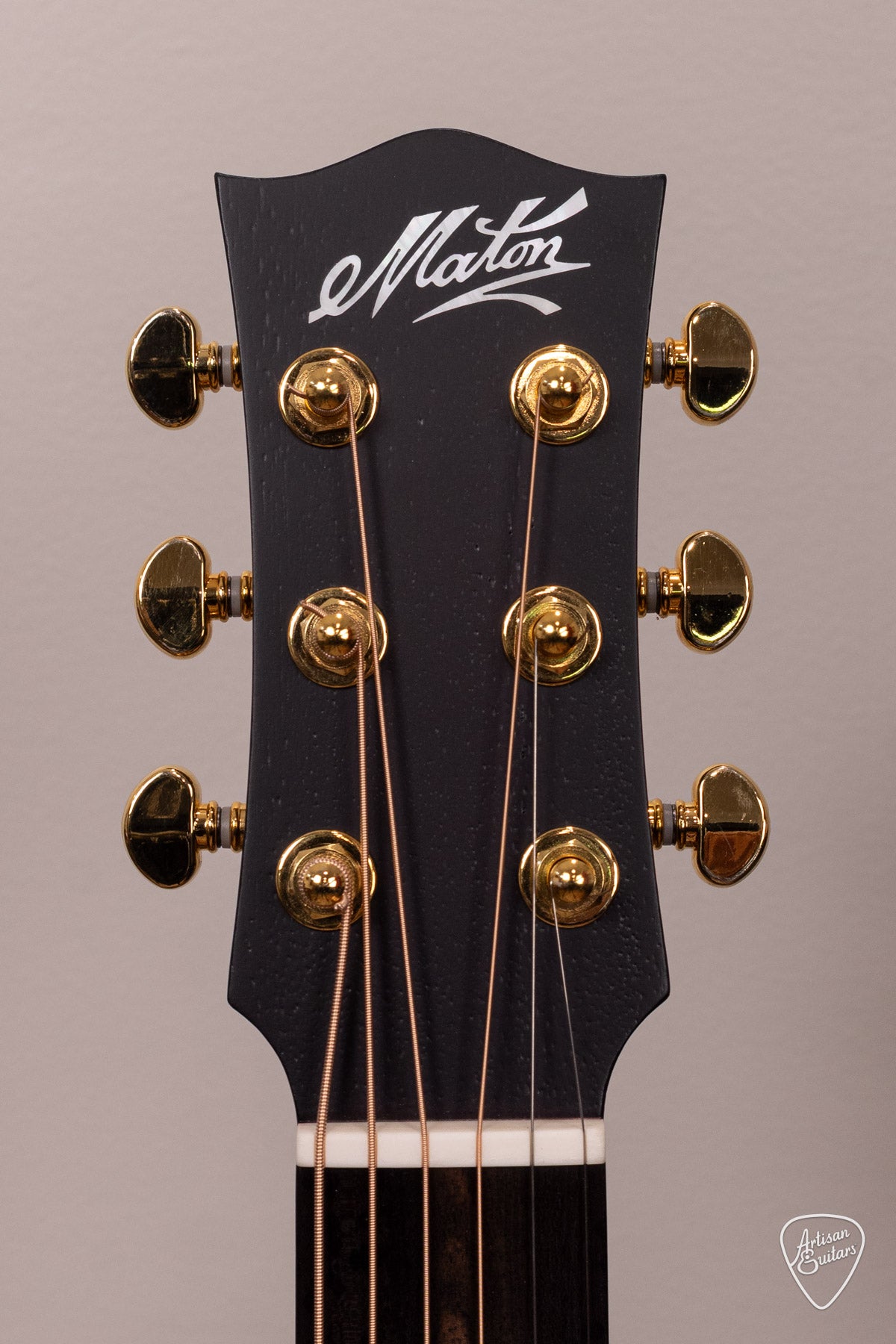Maton Guitars Troubadour EMTB Mini GHOST BLACK  - 17242