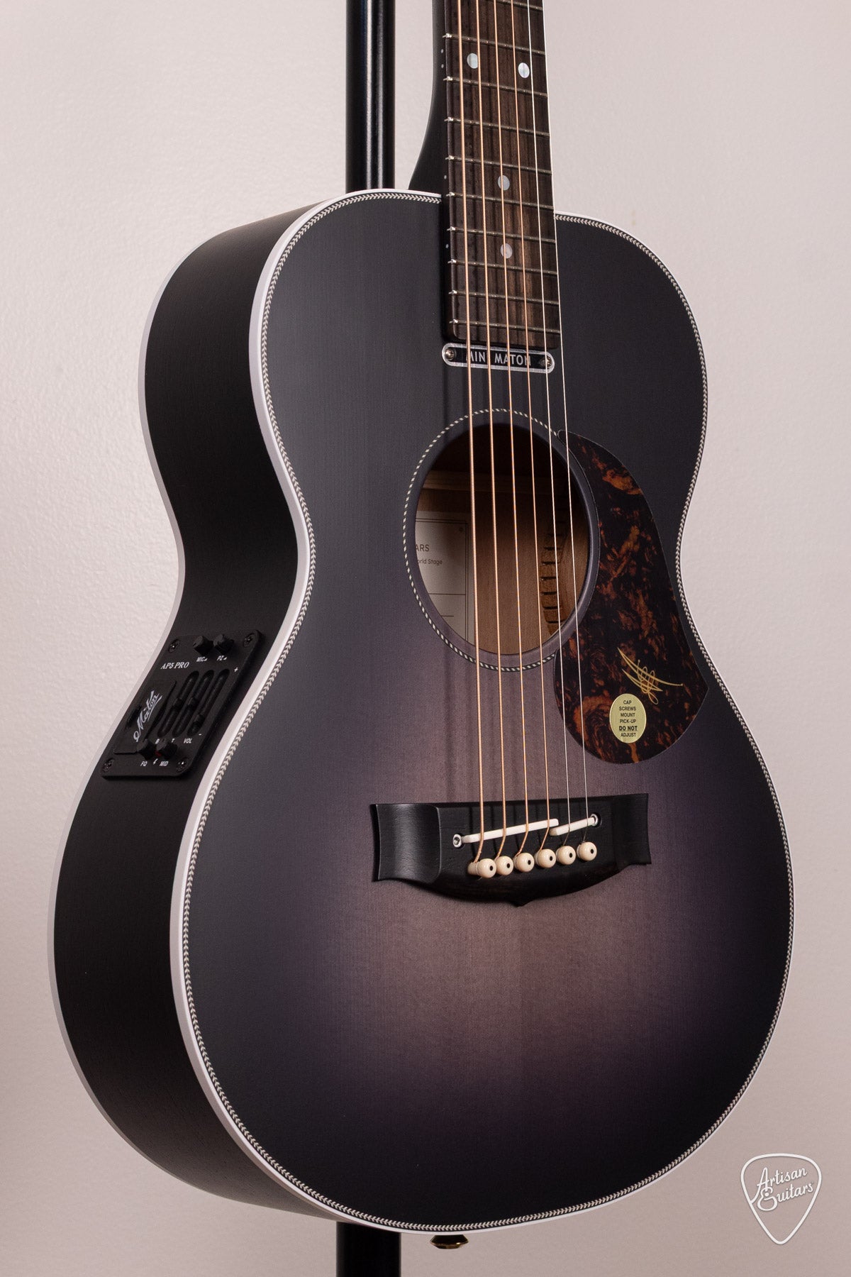 Maton Guitars Troubadour EMTB Mini GHOST BLACK  - 17242
