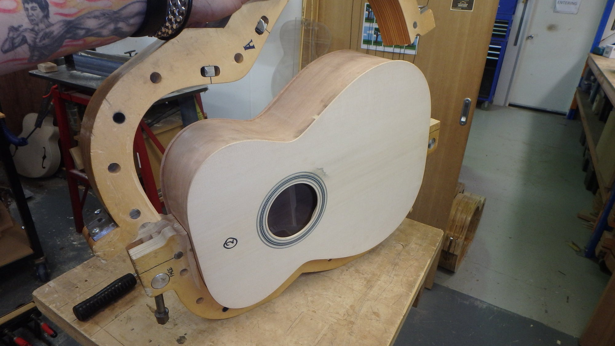 Maton T.E Personal Guitar Sitka Spruce and AAA"Bees Wings" Queensland Maple ID-11063 - Artisan Guitars
