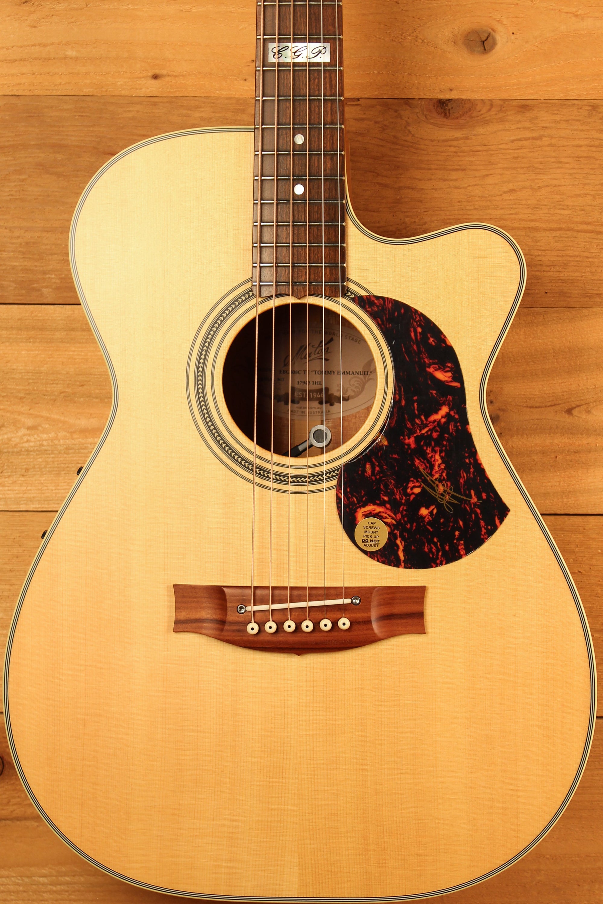 Maton EBG 808C TE Tommy Emmanuel Signature Guitar w/ Cutaway ID-13516 - Artisan Guitars
