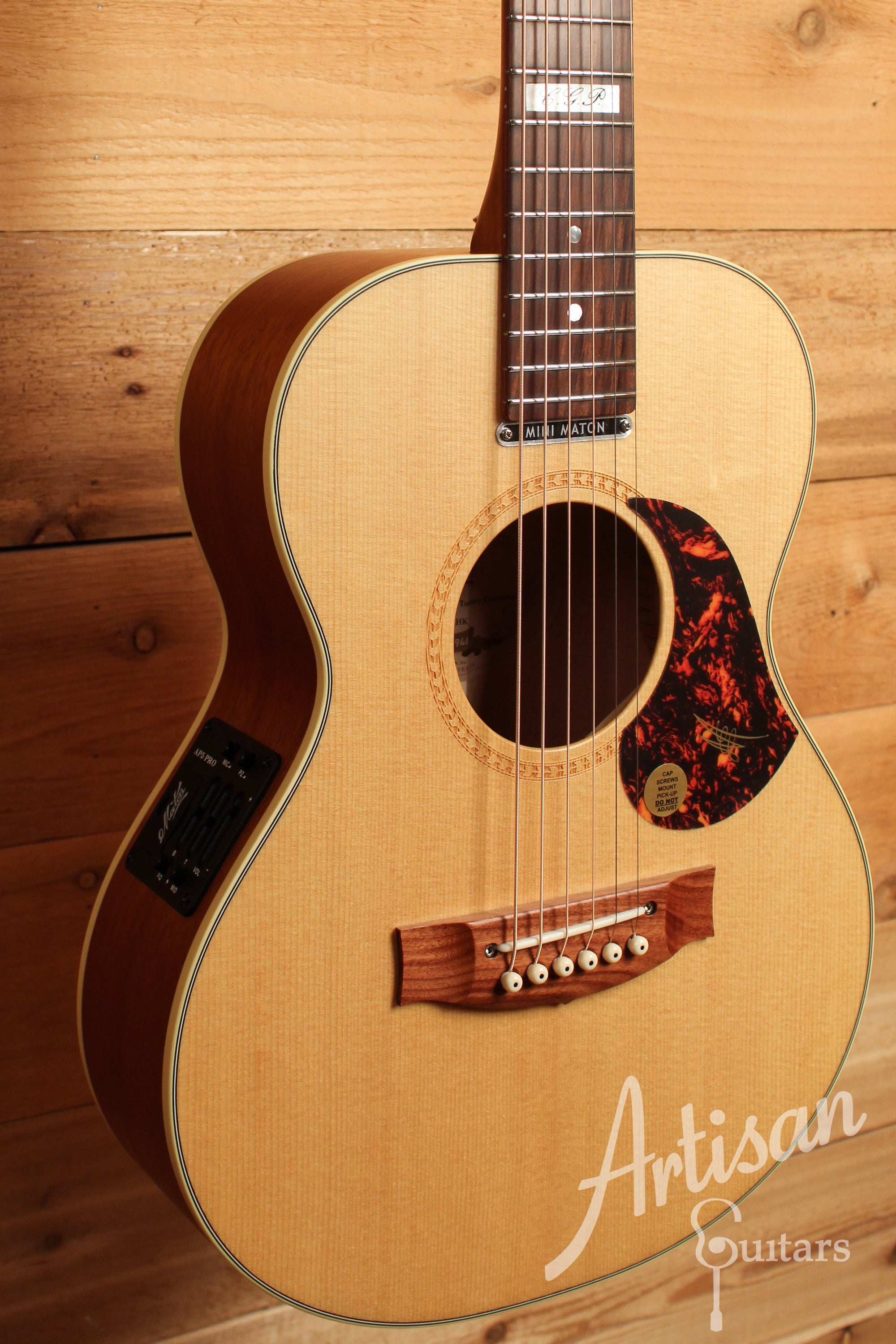Maton EMTE Tommy Emmanuel Signature Mini Guitar Sitka Spuce & Queensland Maple ID-13019 - Artisan Guitars