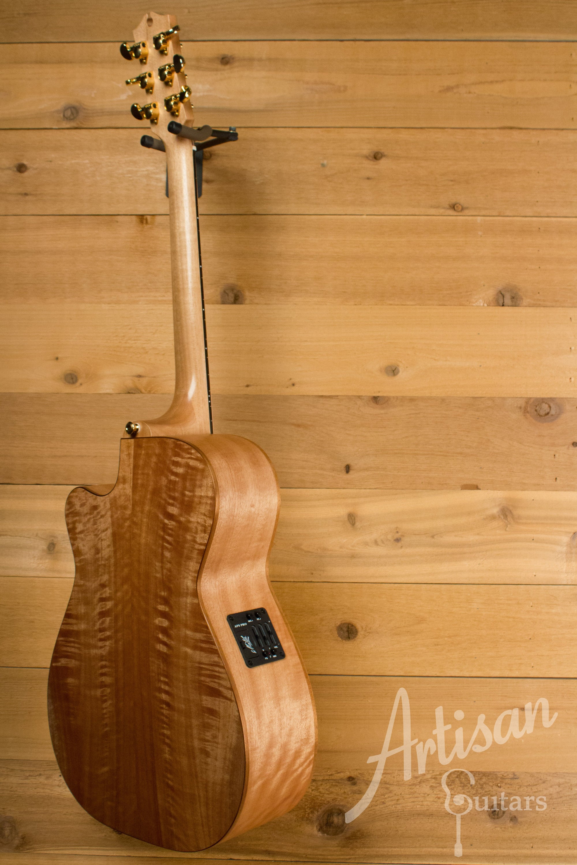 Maton EBG808C MIC FIX Michael Fix Signature Sitka and Queensland Maple with Cutaway Pre-Owned 2014 ID-11204 - Artisan Guitars