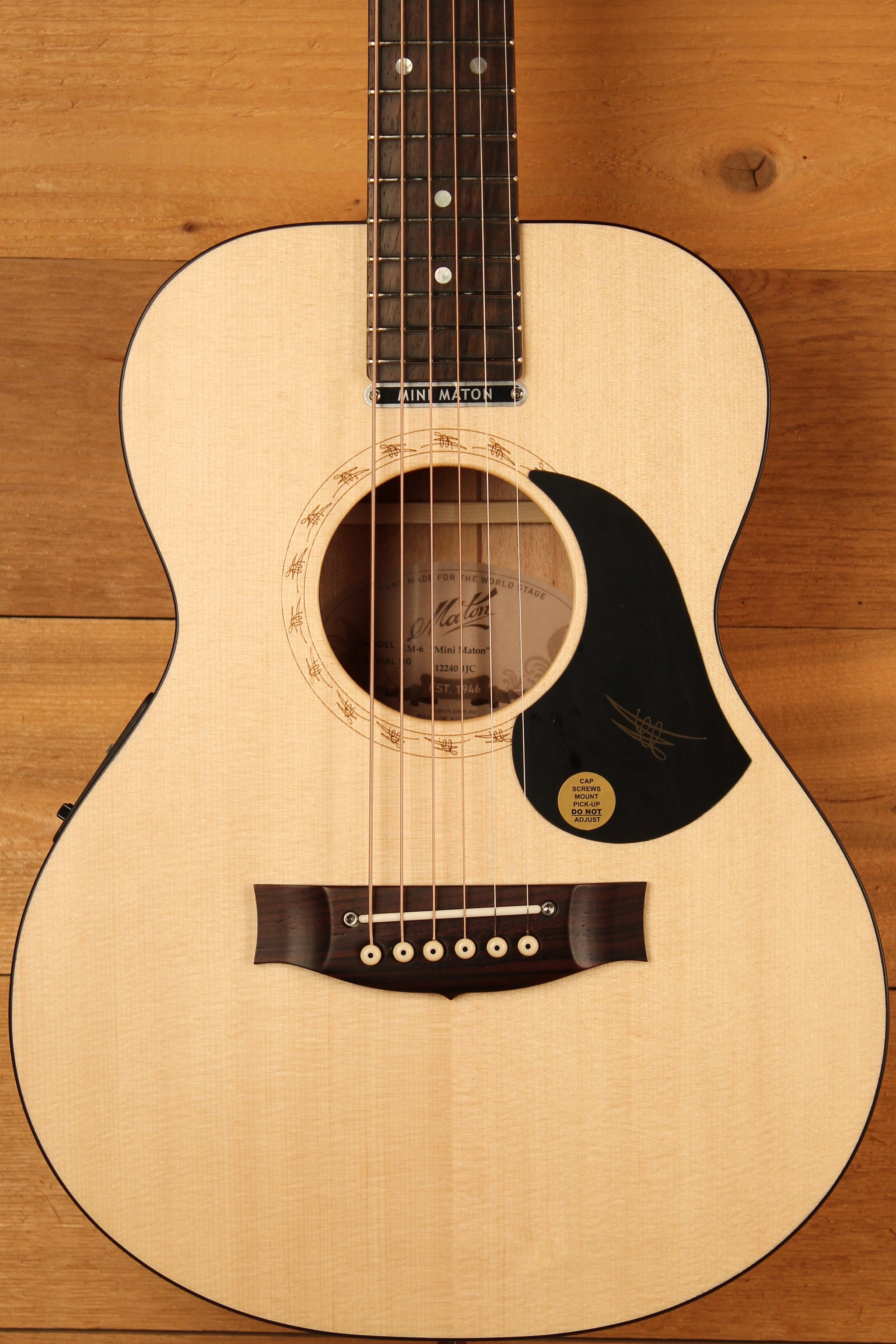 Maton EM6 Mini Guitar Sitka Spuce and Queensland Maple AP5 Original ID-13313 - Artisan Guitars