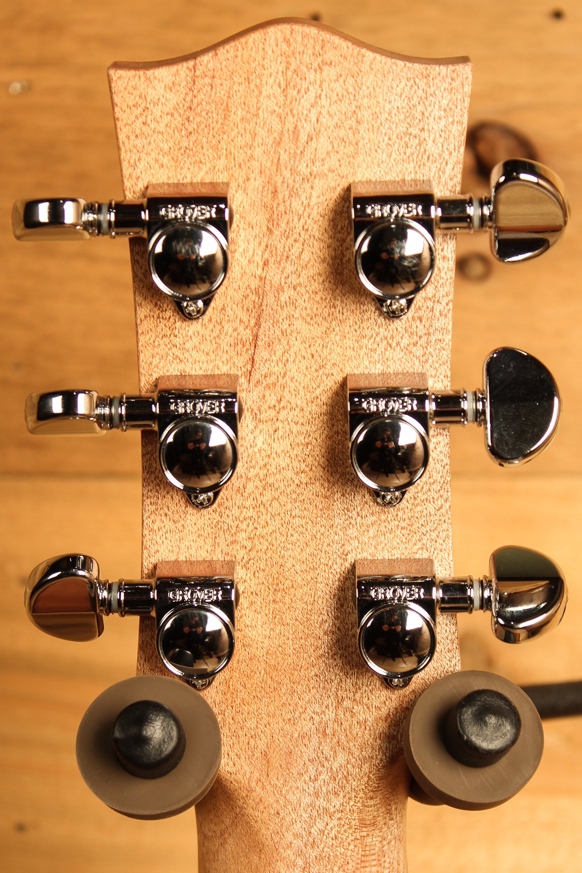 Maton SRS808 Guitar with Western Red Cedar Blackwood and Cutaway ID-13699 - Artisan Guitars