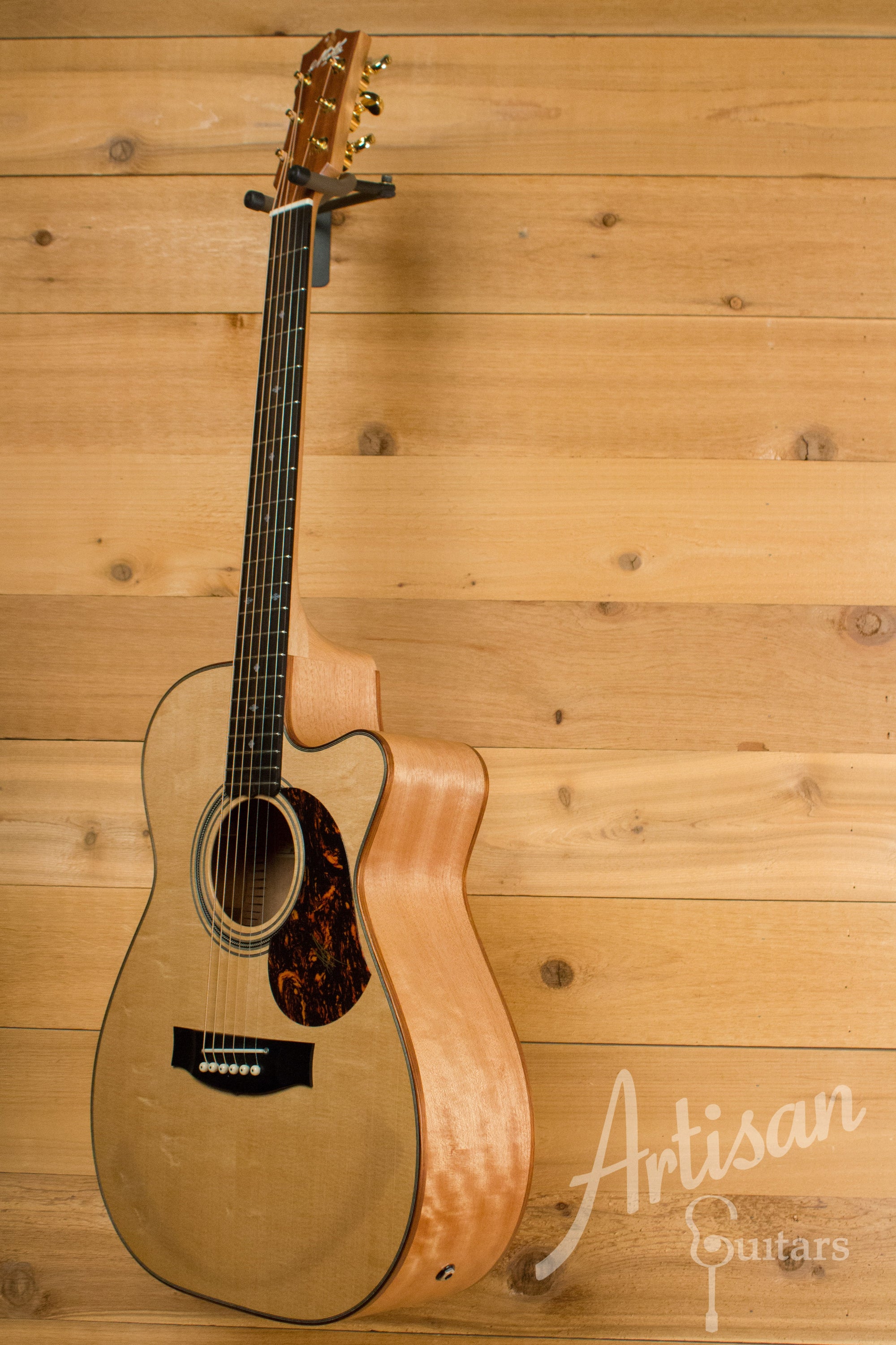 Maton EBG808C MIC FIX Michael Fix Signature Sitka and Queensland Maple with Cutaway Pre-Owned 2014 ID-11204 - Artisan Guitars