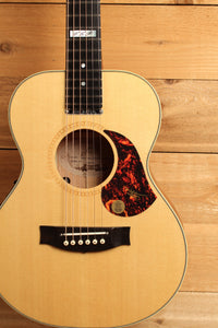 Maton EMTE Tommy Emmanuel Signature Mini Guitar Sitka Spuce & Queensland Maple ID-13310 - Artisan Guitars