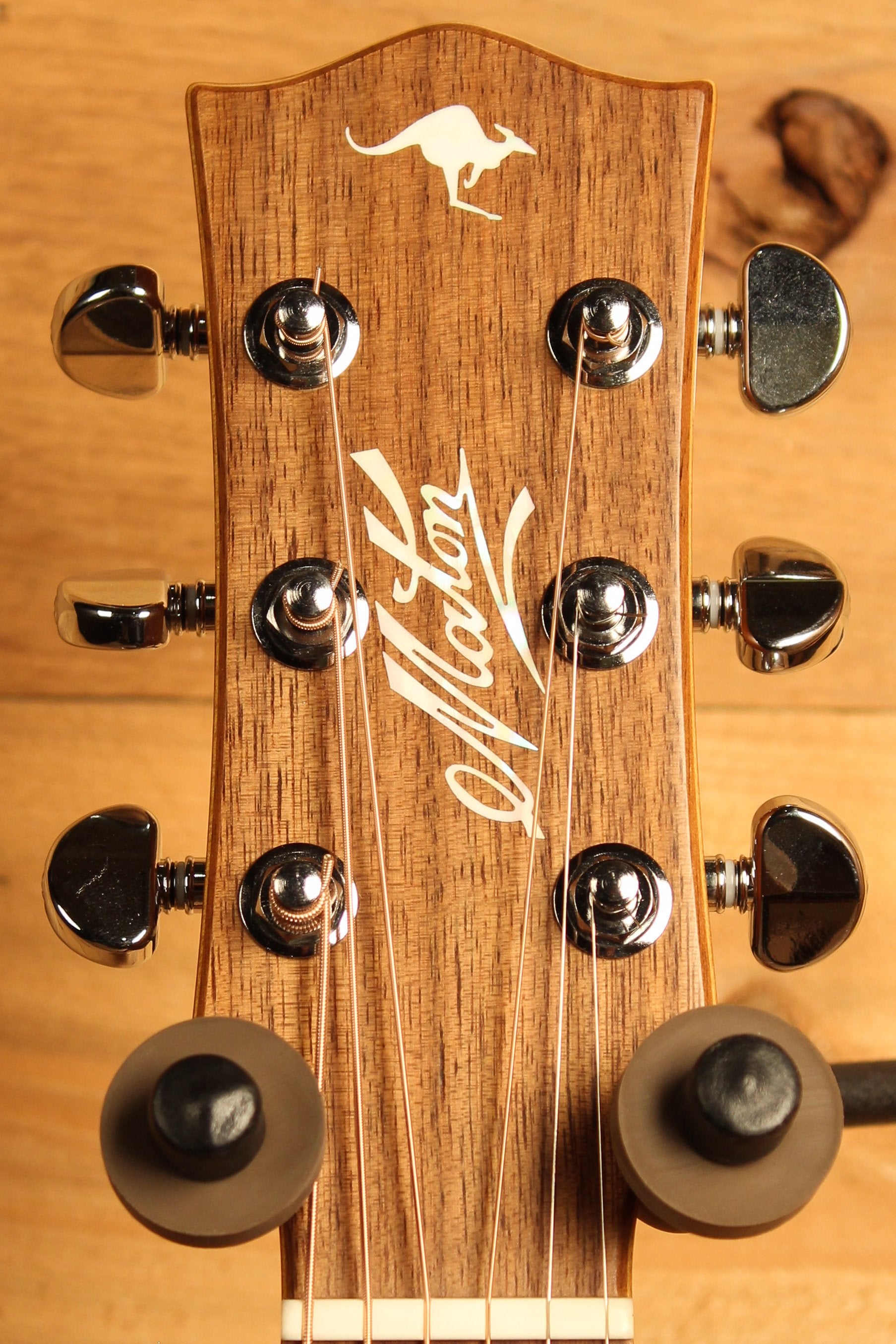 Maton EBG 808 TE Tommy Emmanuel Signature Guitar  ID-13367 - Artisan Guitars
