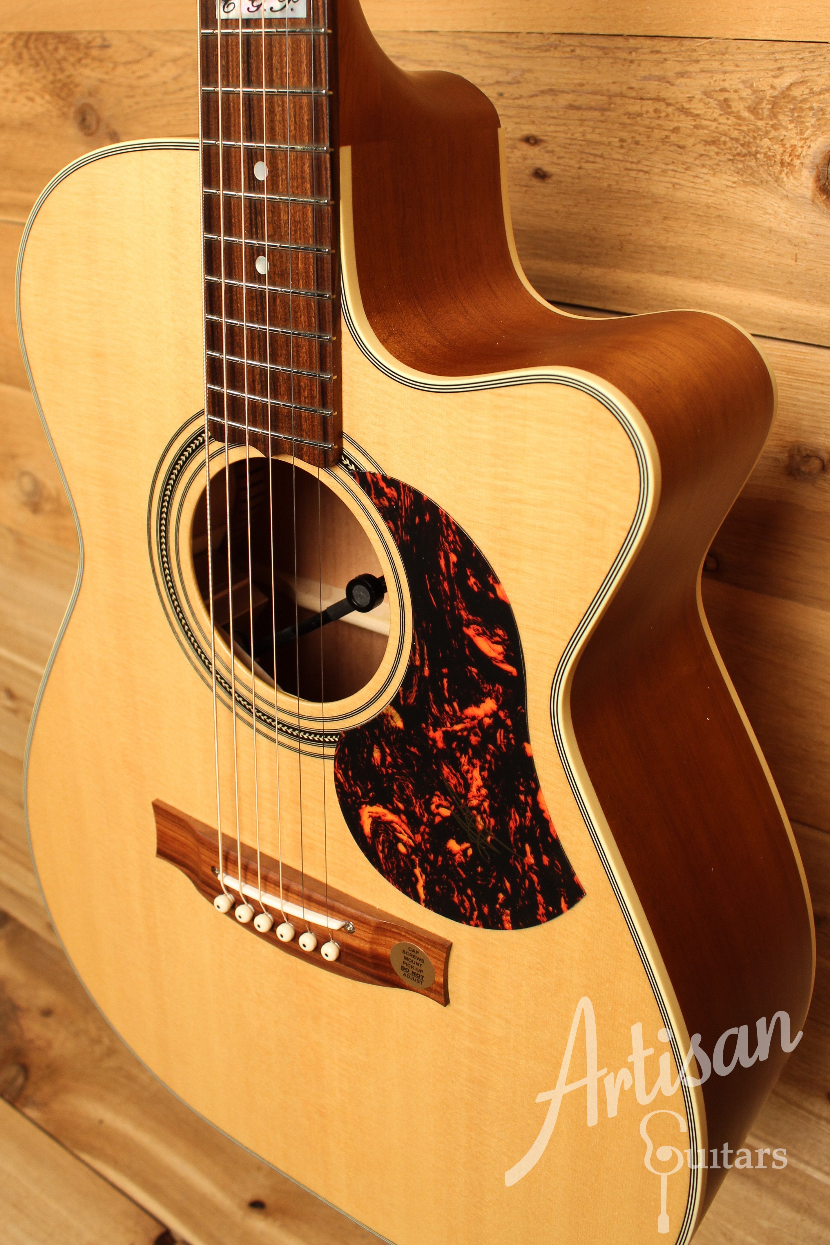 Maton EBG 808C TE Tommy Emmanuel Signature Guitar w/ Cutaway ID-12688 - Artisan Guitars