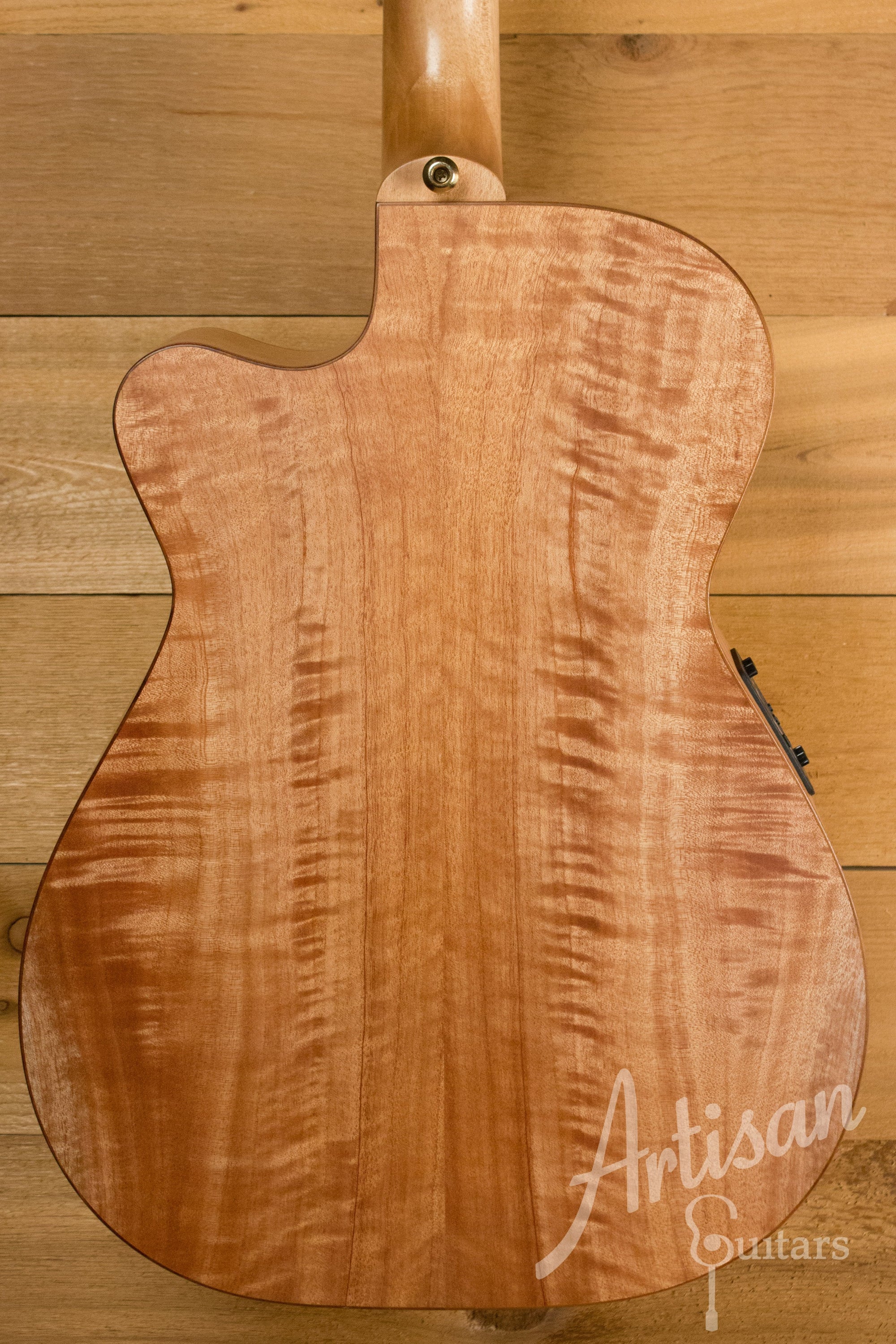 Maton EBG808C MIC FIX Michael Fix Signature Sitka and Queensland Maple with Cutaway Pre-Owned 2014 ID-11204 - Artisan Guitars