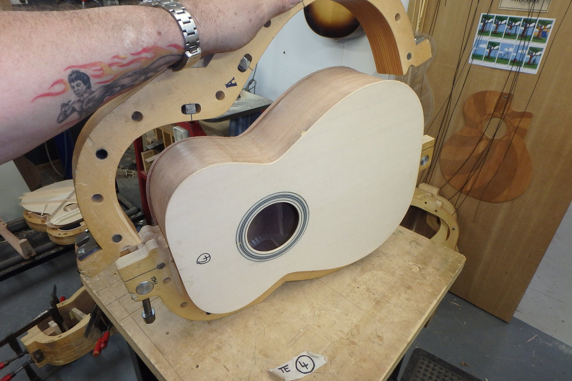 Maton T.E Personal Guitar Sitka Spruce and AAA"Bees Wings" Queensland Maple ID-10694 - Artisan Guitars
