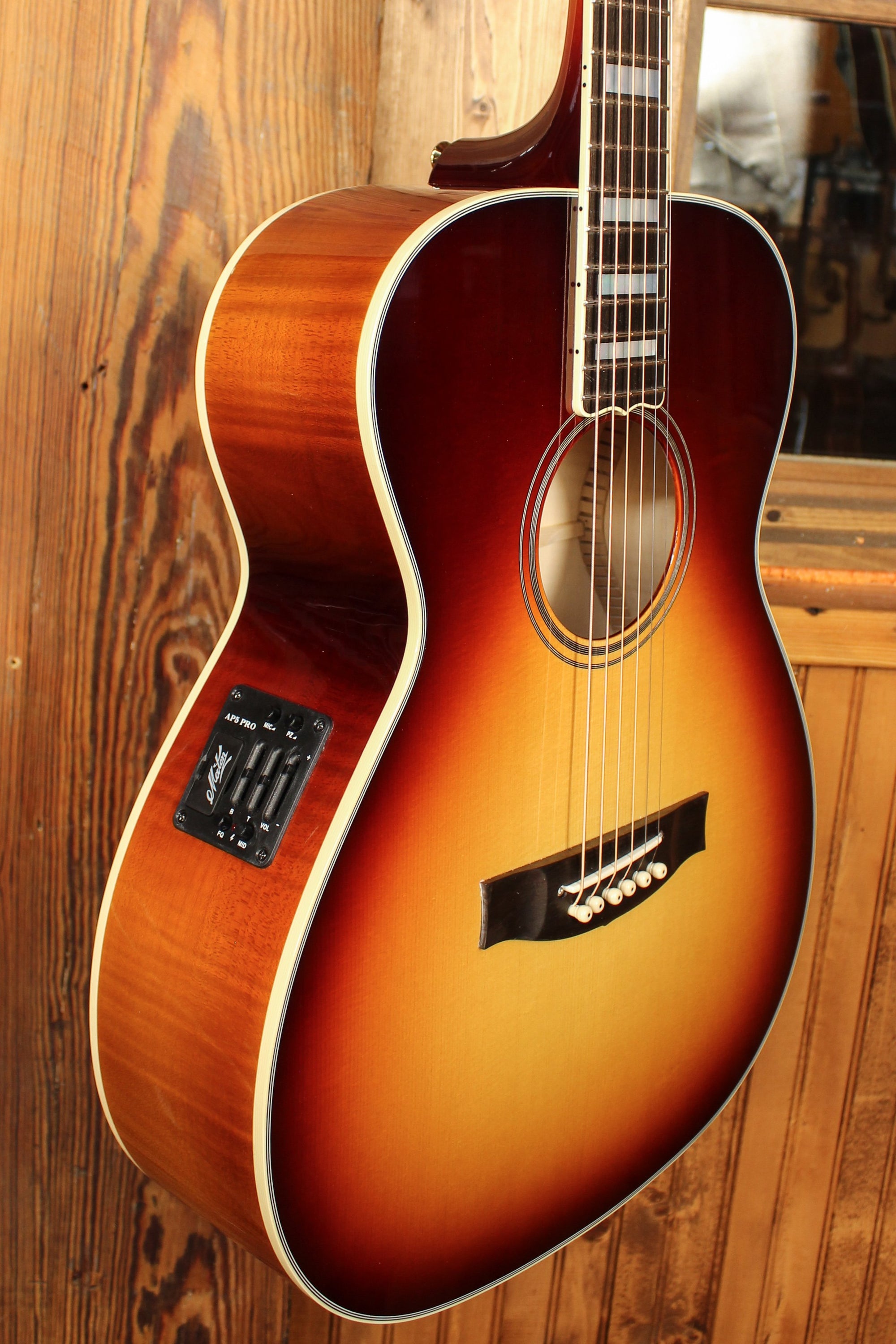 Maton Custom Shop Traditional w/ European Spruce & English Maple ID-13789 - Artisan Guitars