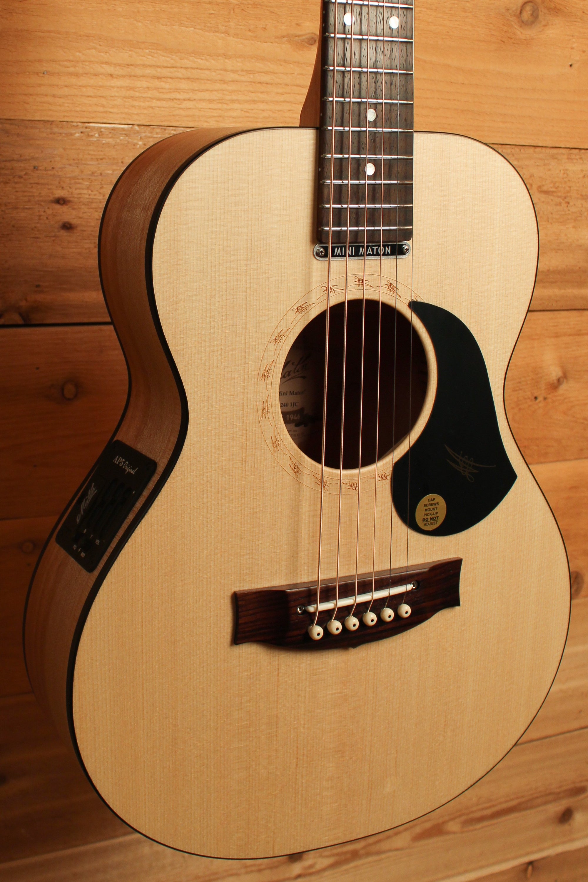 Maton EM6 Mini Guitar Sitka Spuce and Queensland Maple AP5 Original ID-13313 - Artisan Guitars