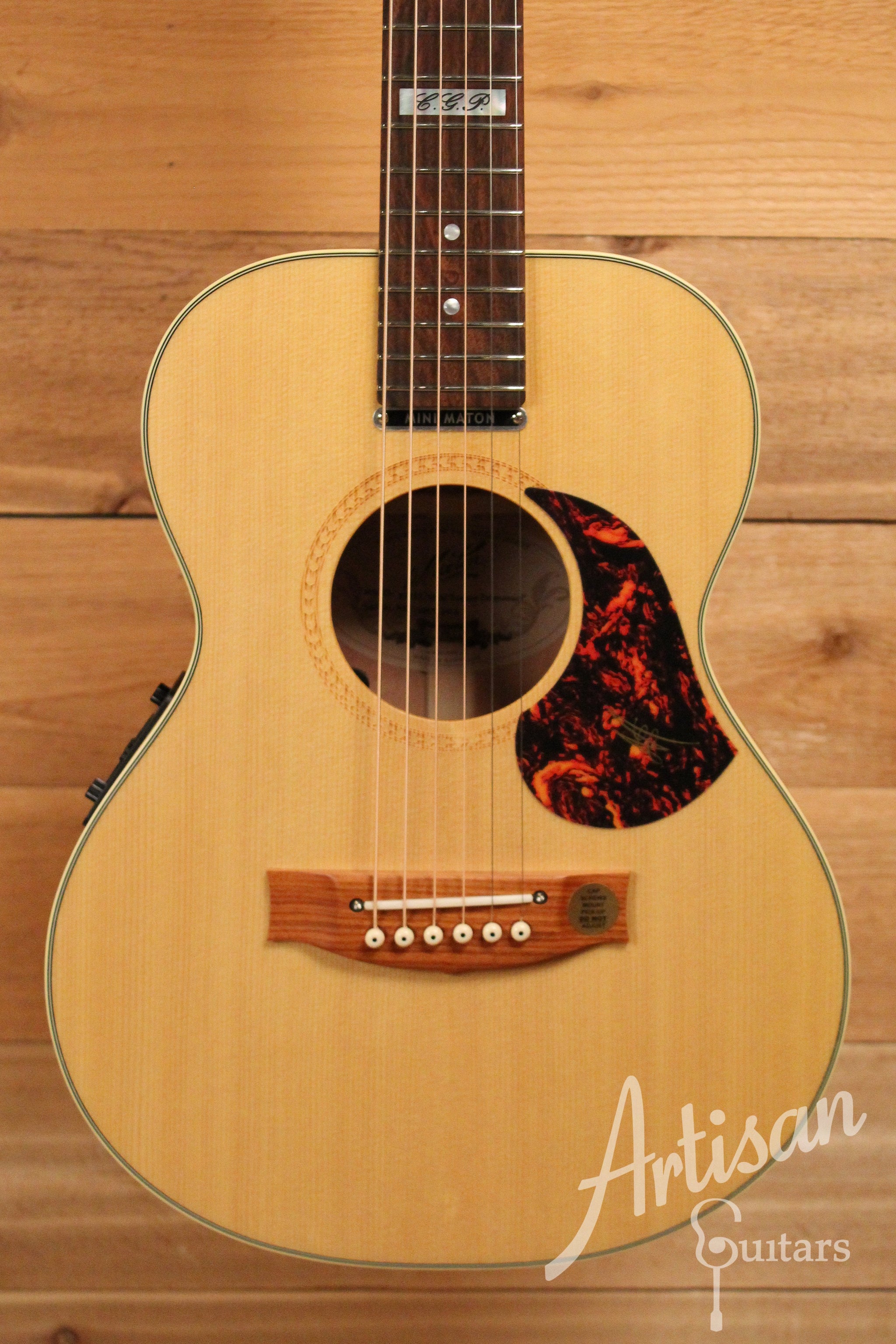 Maton EMTE Tommy Emmanuel Signature Mini Guitar Sitka Spuce and Queensland Maple ID-12090 - Artisan Guitars